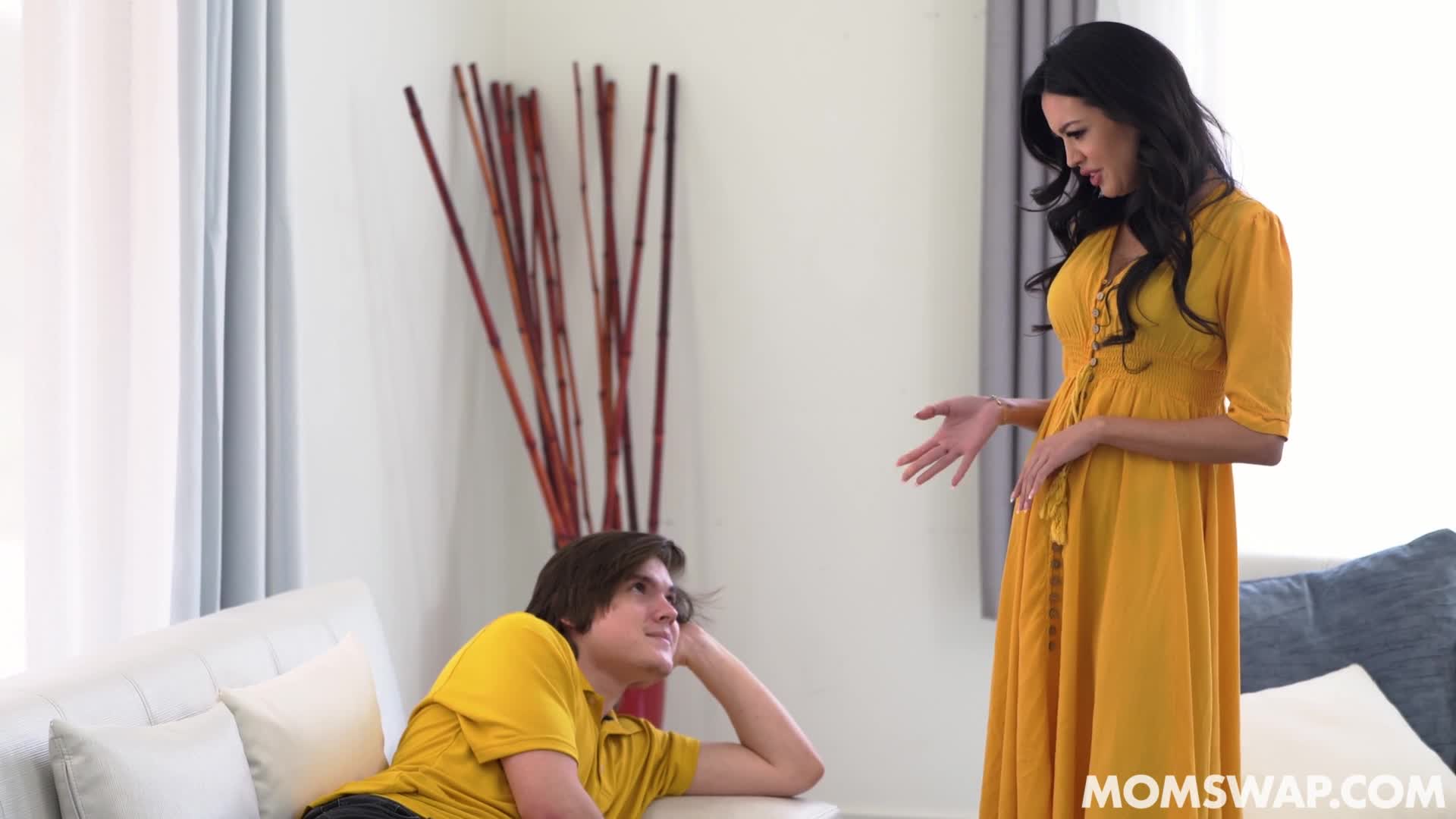 momswap.22.03.14.jamie.michelle.and.kayla.paige.jealousy.swap