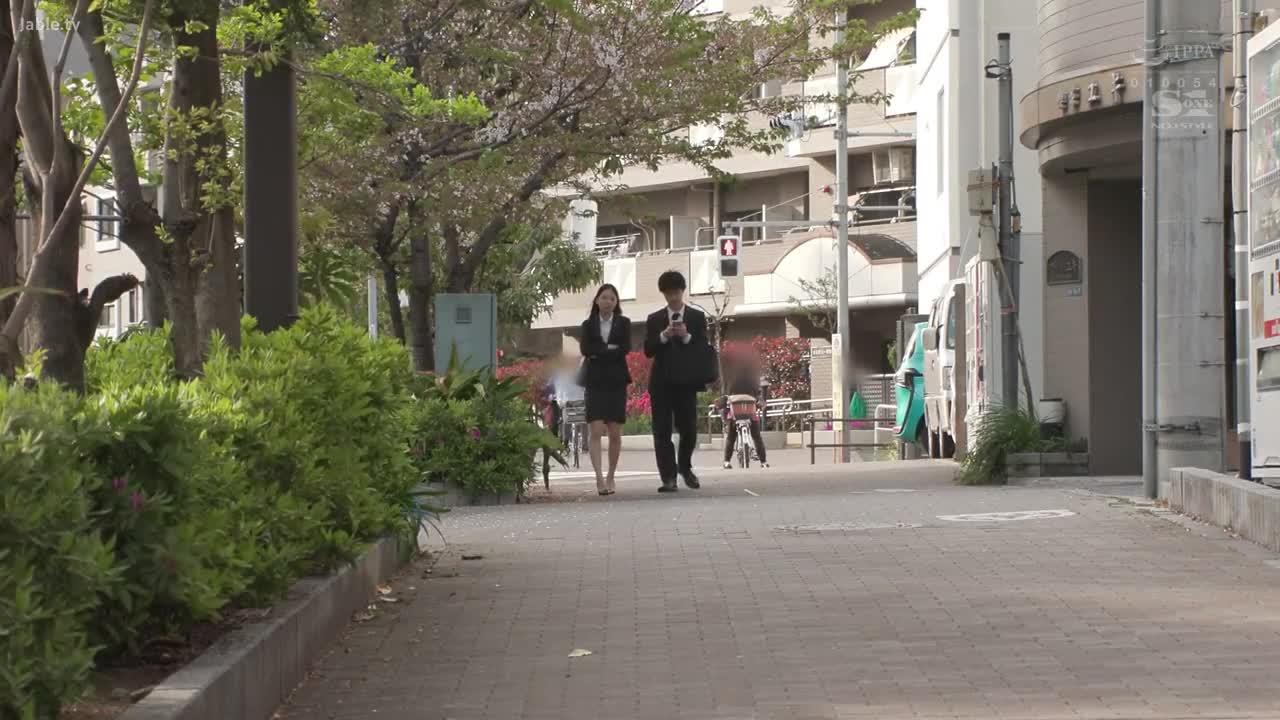 SONE-390 平常对我没大没小，虽然长得很可爱…今天跟她一起出差一起过夜。结果成爲了随时随地都想要我的肉棒的淫魔 
#村上悠华 #和服 #OL #巨乳 #少女