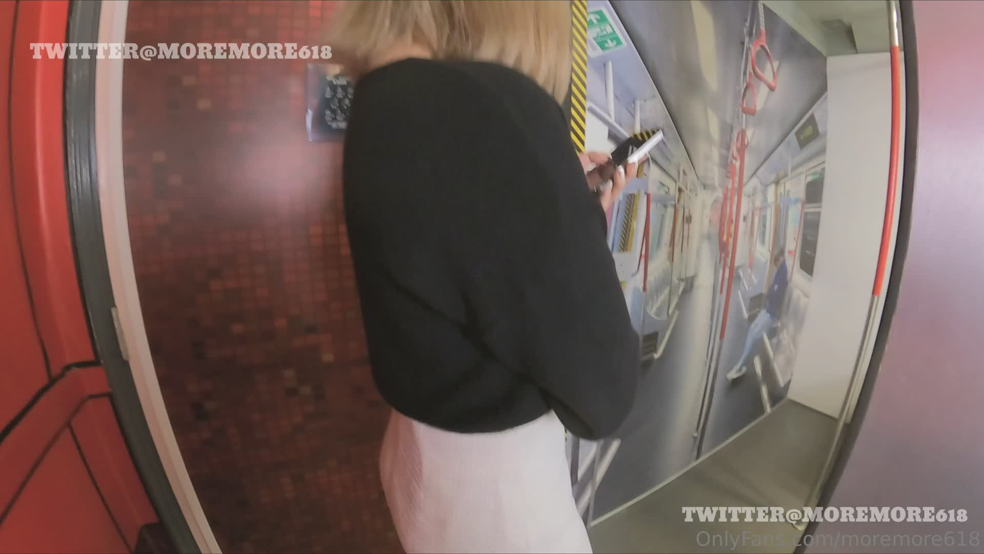 2048.cc-【2025新流】，推特S级网黄，剧情淫娃【moremore】付费福利，中环港铁痴汉出没注意