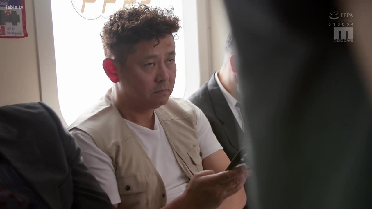 MIDV-905 个性软弱的苗条巨乳OL 坐电车被集体痴汉玩弄 疯狂捏爆乳大胸部 精子喷好喷满！ 
#百田光希 #制服 #电车 #轮奸 #黑丝 #巨乳 #少女