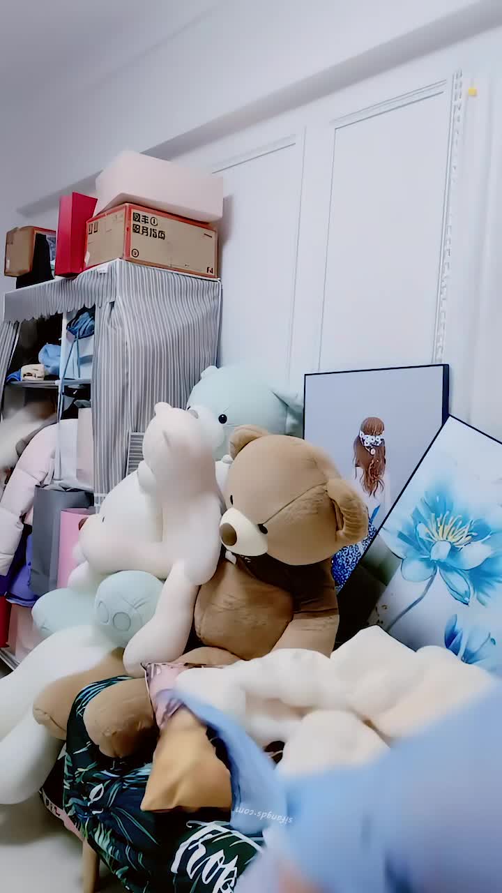 2048.cc-【2025年新流】，青春无敌，抖音风艺校美少女【杨晓花】定制福利②，露脸露点，各种热门BGM裸舞 (2)