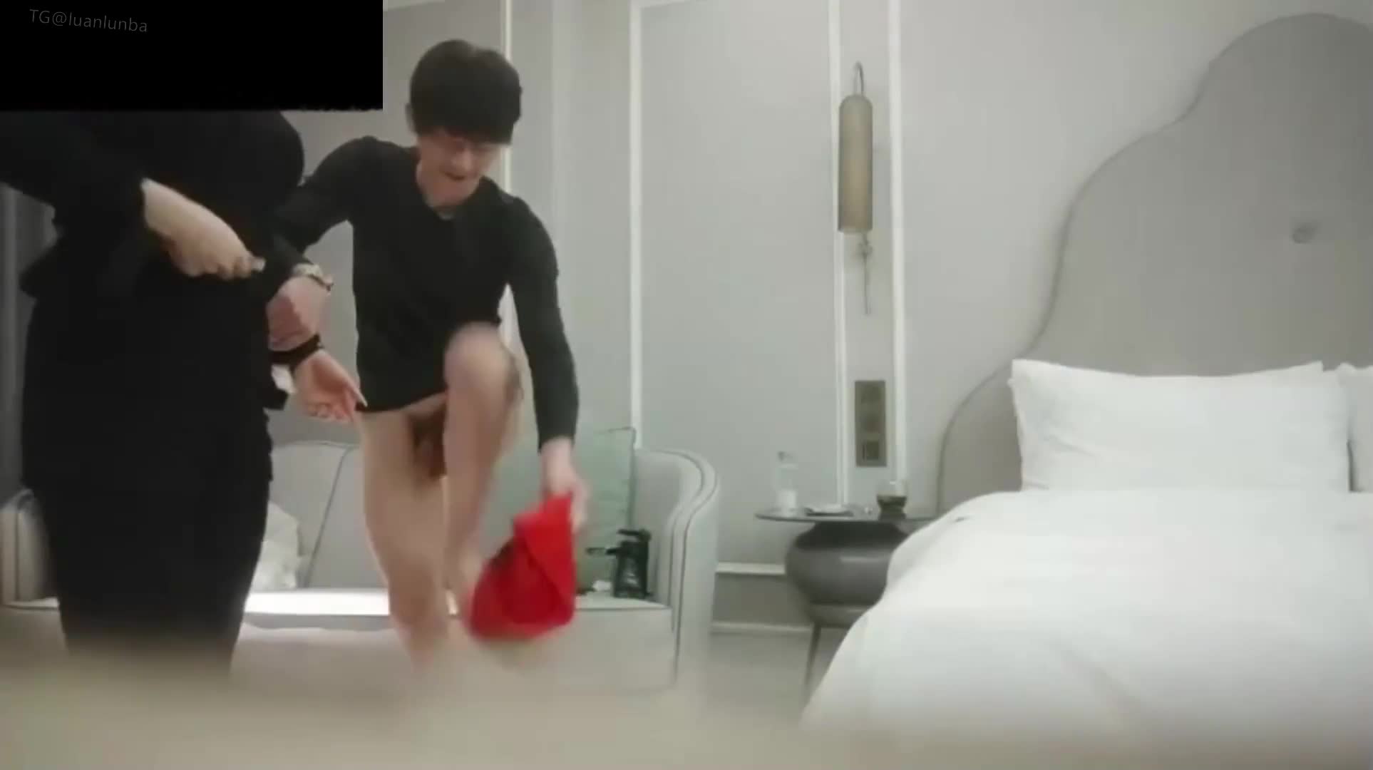 【约炮】搞得太猛妹子受不了！