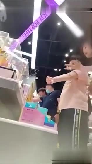 你妈的逼，被内裤夹得好紧啊