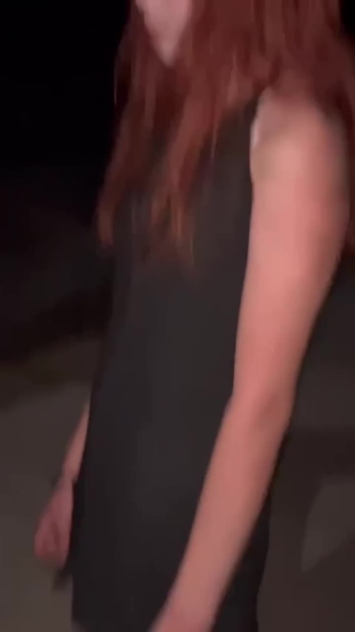 ri.bi-长发小美女街头被一群小混混胁迫 强行脱光光拍她的嫩鲍鱼