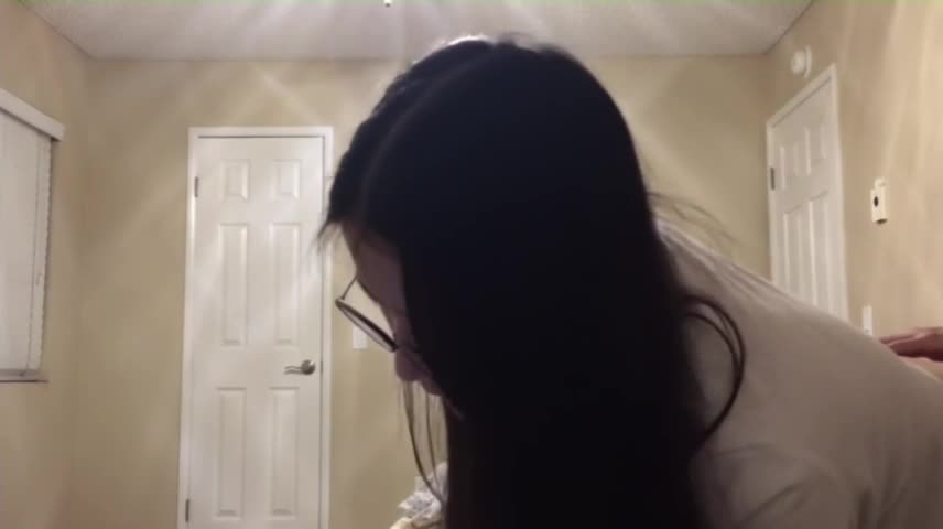 ri.bi-留学生情侣性爱自拍，这种销魂性爱才是享受①！女留学生被男友舔小穴舔的受不了操的捂着嘴不敢大声叫最后口爆颜射一脸