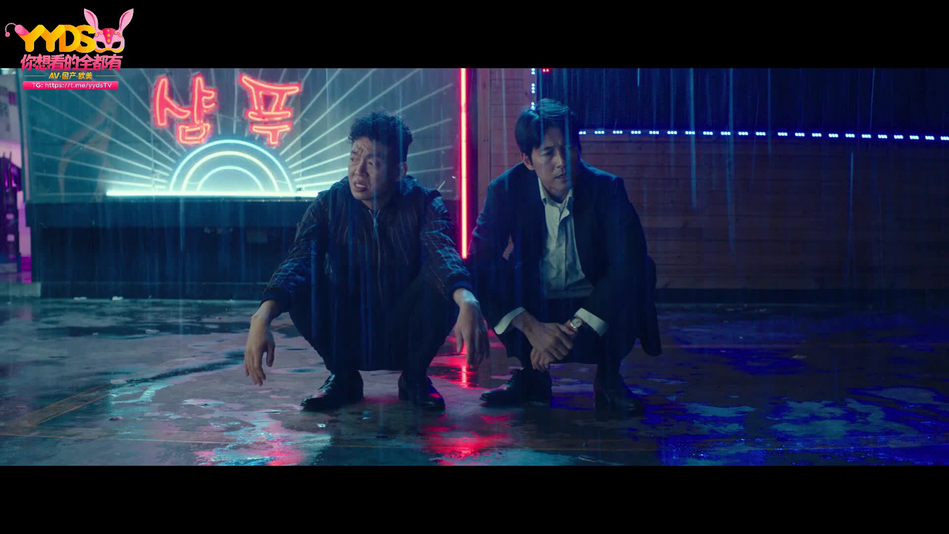 #抓住稻草的野兽

抓住稻草的野兽
抓住稻草的野兽》（韩语：지푸라기라도 잡고 싶은 짐승들，英语：Beasts Clawing at Straws，香港译《笼子里的野兽》，新加坡、台湾译《抓住救命稻草的野兽们》）是一部2020年上映的韩国惊悚犯罪电影，改编自日本小说家曽根圭介创作的同名小说，由曾参与电影《伟大的族谱》制作的导演金容勋执导，全道嬿、郑雨盛、裴晟佑、尹汝贞、郑满植、陈庆、申铉彬、郑家蓝主演，于2020年2月19日在韩国上映_1