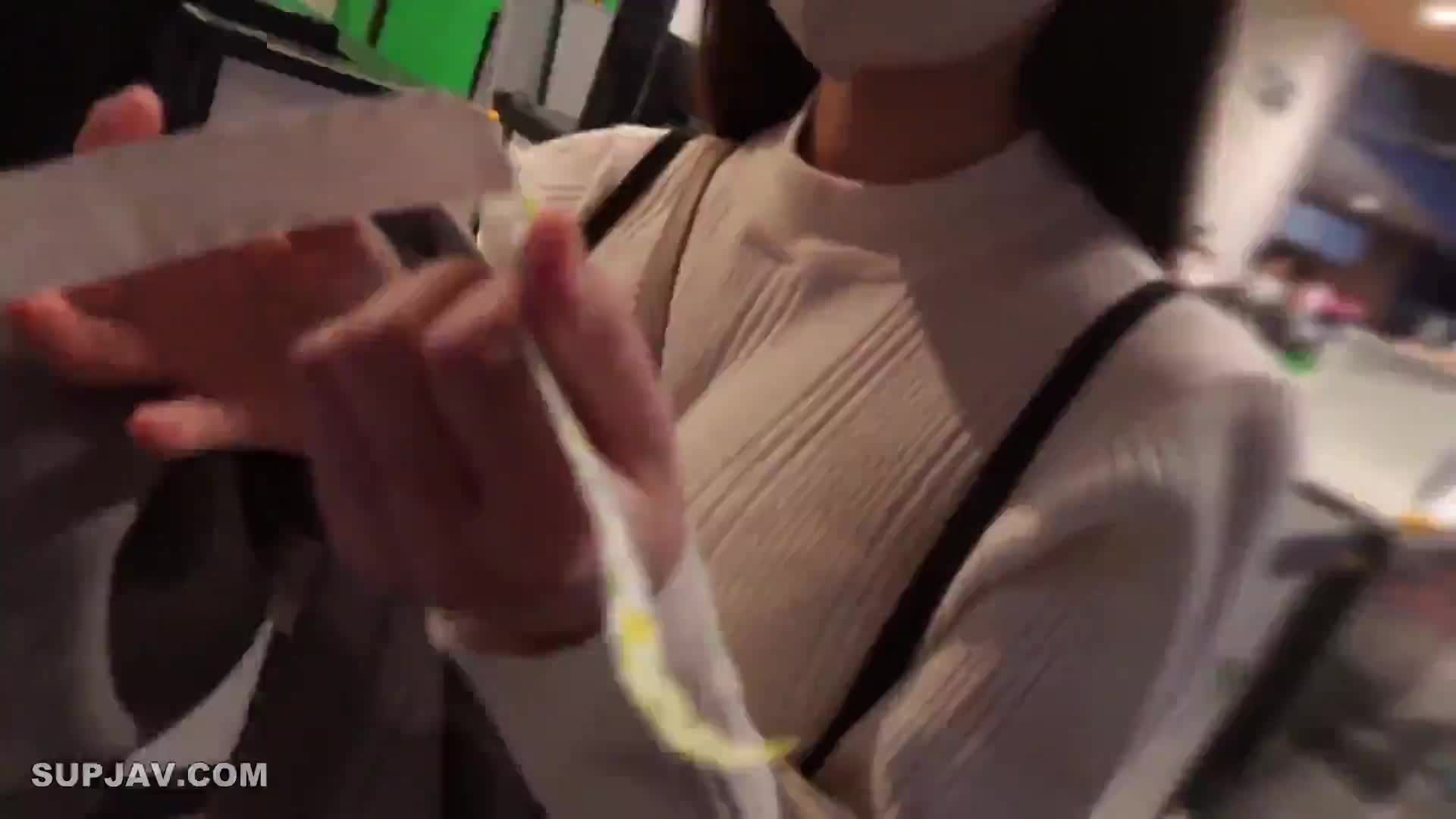 番号: FC2-PPV-3241576
发行日期: 2023-03-28
标题:我不负责任地射在了一个超级最小 ** 孩子的未发育鸡巴里，他被半强迫到旅馆，之后我不知道

#8分  #接上集