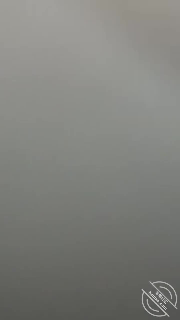 8️⃣标题：（乱伦姐妹花8）拿视频要挟姐姐，让她给我操
作者：#海角_167560761901
发帖时间：2023-06-20 18:15:03
这期主要就是给兄弟们发视频，我先谈谈我姐，当时做的时候基本上也没说话，怕说话再进行不下去，这次拍的视频我也给姐姐看了，对她说以后不要跟那个男的联系，再联系我就把视频给姐夫和小妹看，我也不知道姐姐是害怕呢，还是觉着跟我做刺激呢，反正就是把那个男的删了，后来姐姐一句话把我整破防了，姐姐说：‘’跟我做爱特别爽。‘’
@haijiaoav88