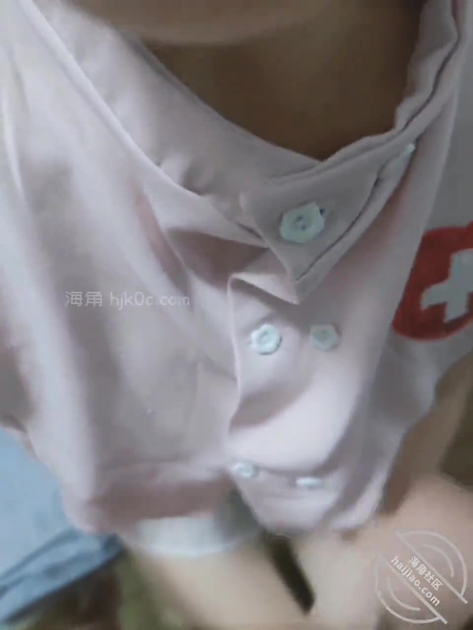 4️⃣8️⃣标题：尤物姐姐化身绝美护士 与我开启了没羞没臊的一天 狂干姐姐后精液猛射嘴里
作者：#姐姐的小飞棍
发帖时间：2023-02-21 23:25:05
接着上文继续说哈！姐姐紧握着我的几把，一上一下，用舌头舔动着我的龟头，酥酥麻麻的，看着姐姐拿着我的几把塞进她嘴里的那一刻，无数条神经牵动着我的整个身体，想象着姐姐在外光鲜亮丽的样子，再看着如今在我身下像小母狗一样伺候着我几把的姐姐，真让我感到刺激！
当我感到几把在姐姐嘴里已经不足以得到满足的时候，扶起姐姐让她趴向墙屁股对向我，姐姐也是很期待的样子