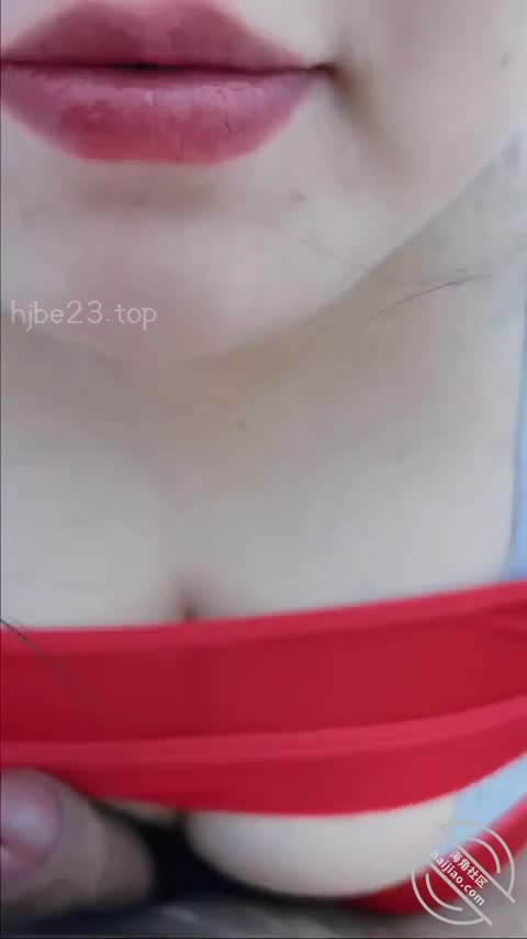 2️⃣8️⃣标题：【巨乳表姐22】操的表姐说我太猛了！打桩机式的抽插，最后无套内射！劲爆篇
作者：#我的巨乳亲表姐
发帖时间：2024-01-11 01:19:33
【视频多次认证，在手心写的ID ，不敢用卡片，怕姐姐多疑！】
更新了兄弟们！ 久等了！  先说一个事，就是昨天想更新来着，本来计划好了等我姐姐睡着以后再更新，奈何她昨晚失眠了啊  一直在客厅看电影，我不敢剪辑！
所以特殊情况特殊对待嘛，兄弟们就饶我这一次吧！别生气啦！我看有的兄弟等我更新等到了凌晨三四点！  对不住！！（但是我给你们补偿了金币