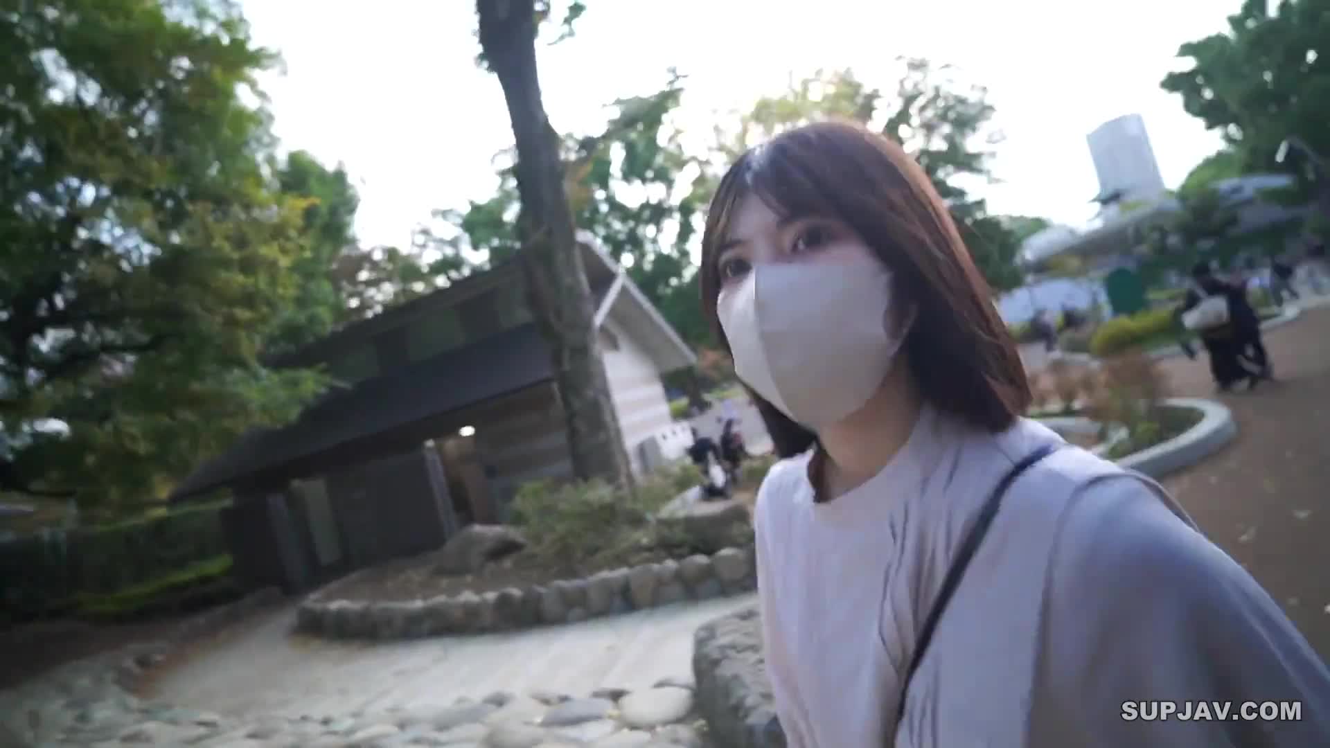 番号: FC2-PPV-3131772
发行日期: 2022-11-20
标题:我不负责任地射在了一个超级最小 ** 孩子的未发育鸡巴里，他被半强迫到旅馆，之后我不知道

#8分  #道具 #短发