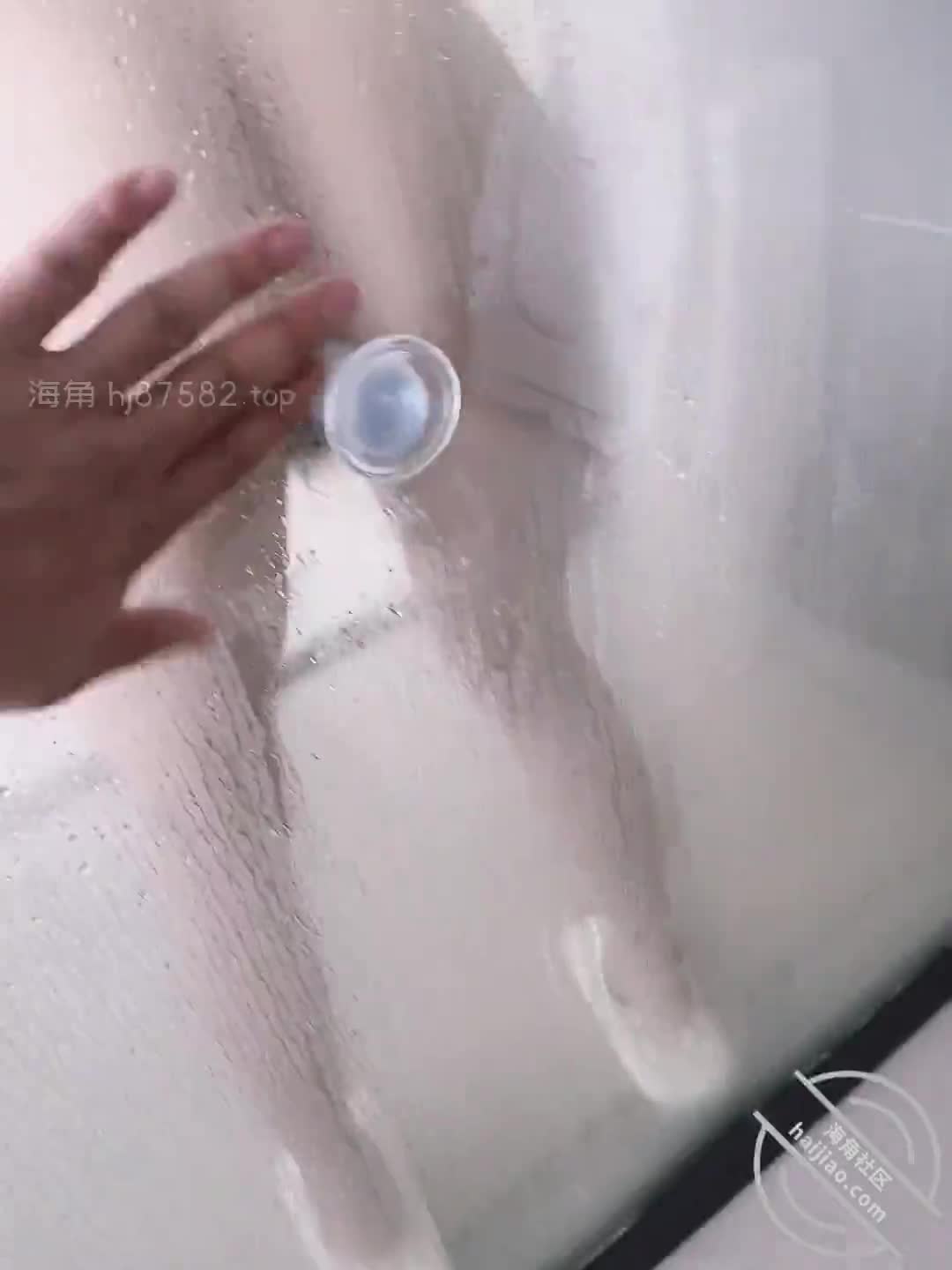 6️⃣6️⃣标题：66 （原创）妹妹竟然让我看着她玩玩具，真是越来越坏了！
作者：#妹妹的第一次给了我
发帖时间：2023-08-04 19:06:20
      妹妹前几天来大姨妈再加上我跟领导出差好久没有碰过妹妹了，刚回来就迫不及待开好房叫妹妹过来，兄弟们想看妹妹穿上次拍照片的衣服做所以特地让妹妹穿着过来了
见到妹妹后看到她穿这身衣服直接起了反应，想做的时候妹妹提出先去洗洗澡看到妹妹洗澡我忍不住想进去一块洗，被妹妹推出来了结果妹妹边洗边在浴室玩起了玩具故意勾引我
我的妹妹真是越来越坏了，兄弟们视频等