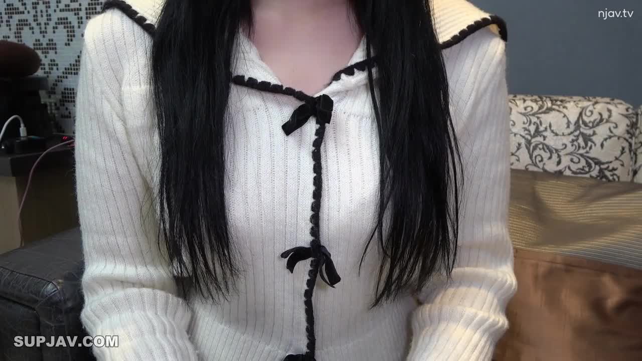 番号:FC2-PPV-4335210    发行日期: 2024-03-08标题：Rurika-chan 害羞且极其敏感。 - - 赤裸裸的性交后，连续3次大量中出皮肤白皙的E罩杯身体。