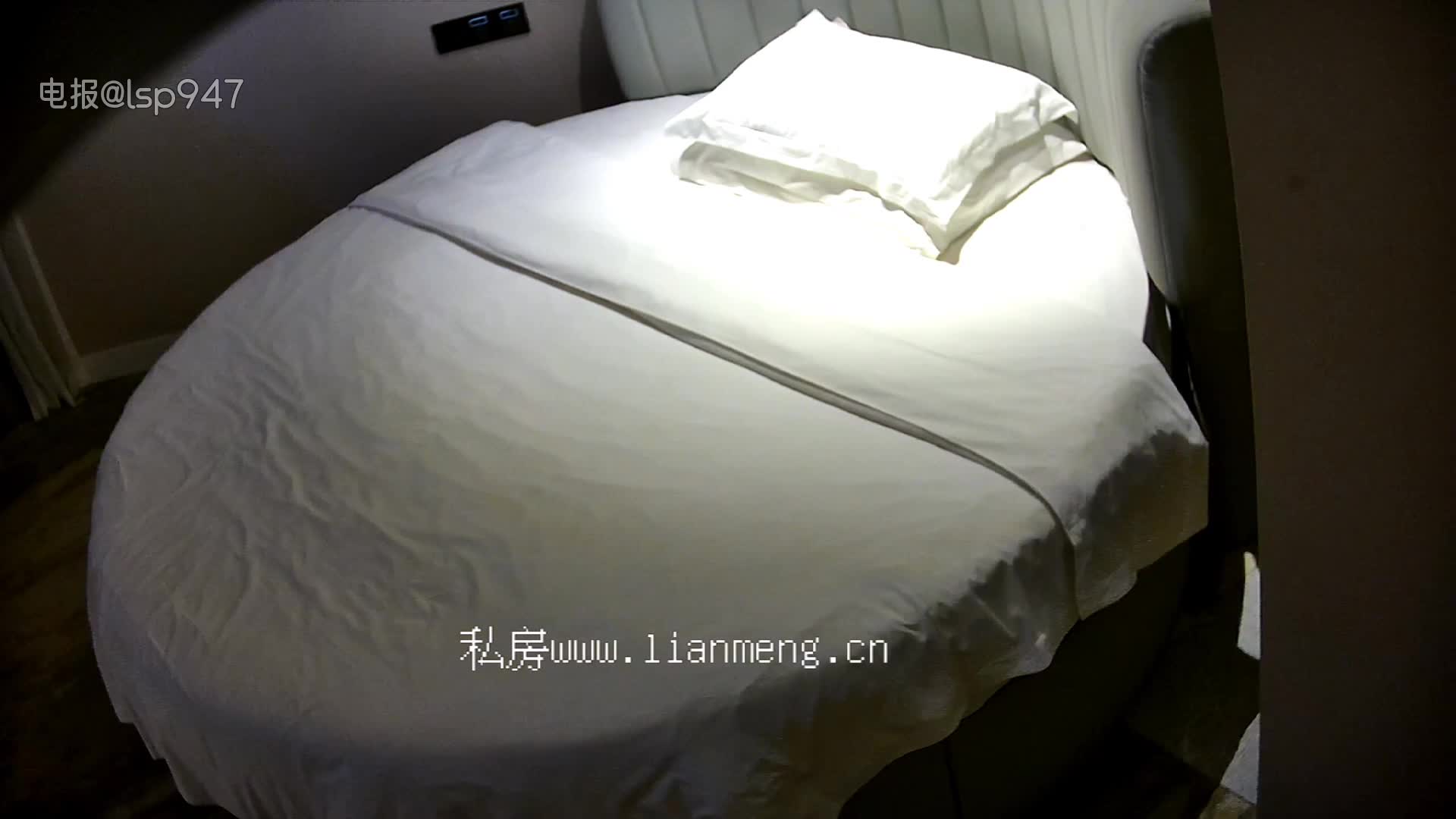 2024-9-26 针孔摄像头酒店偷拍 白色连衣裙温婉少妇偷情，老相好轻车熟路，激情一炮插入呻吟不断