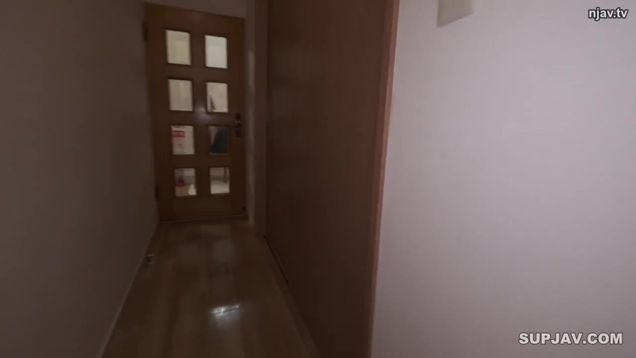 番号:FC2-PPV-4384240     发行日期: 2024-04-11标题：我让我皮肤白皙、身材娇小的女朋友操我的[黑鸡巴]。 - - 第一个日本男人的第一次中出！