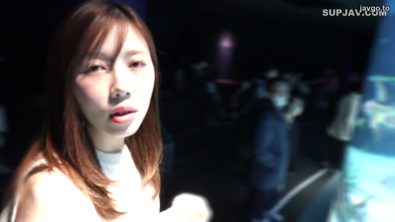 番号:FC2-PPV-4367666    发行日期: 2024-04-05标题： 第一次拍摄照片和露脸！ - - 限时3天！ - ——“什么，你要在这里做吗！？” - 我把妖艳的白领女郎带到了一本漫画书里，躲在人们的视线之外，在高潮时痛苦地扭动着她中出！ - -！ - - 进一步后续中出！