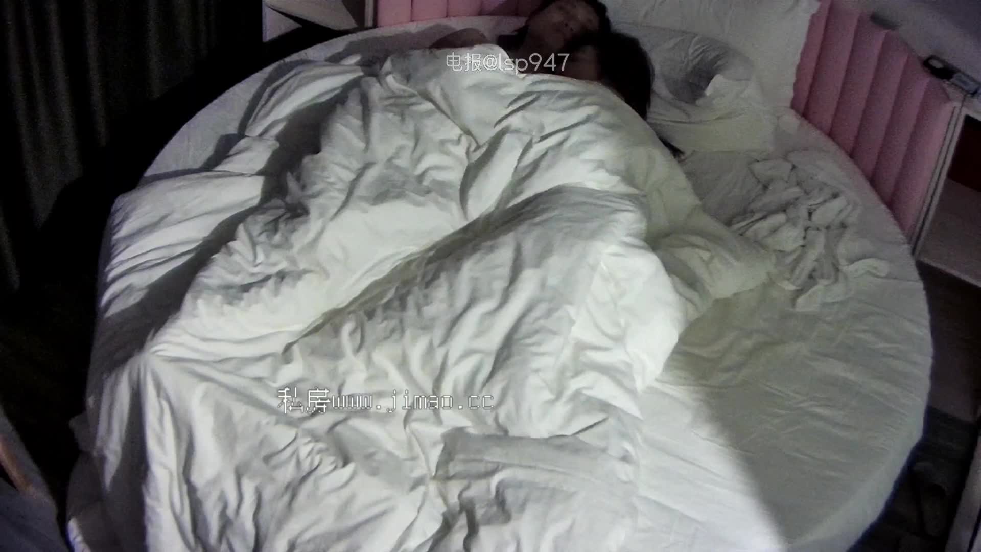 2024-11-1 最新流出针孔摄像头酒店偷拍 极品少妇打完电话就被大哥狠狠操了一番