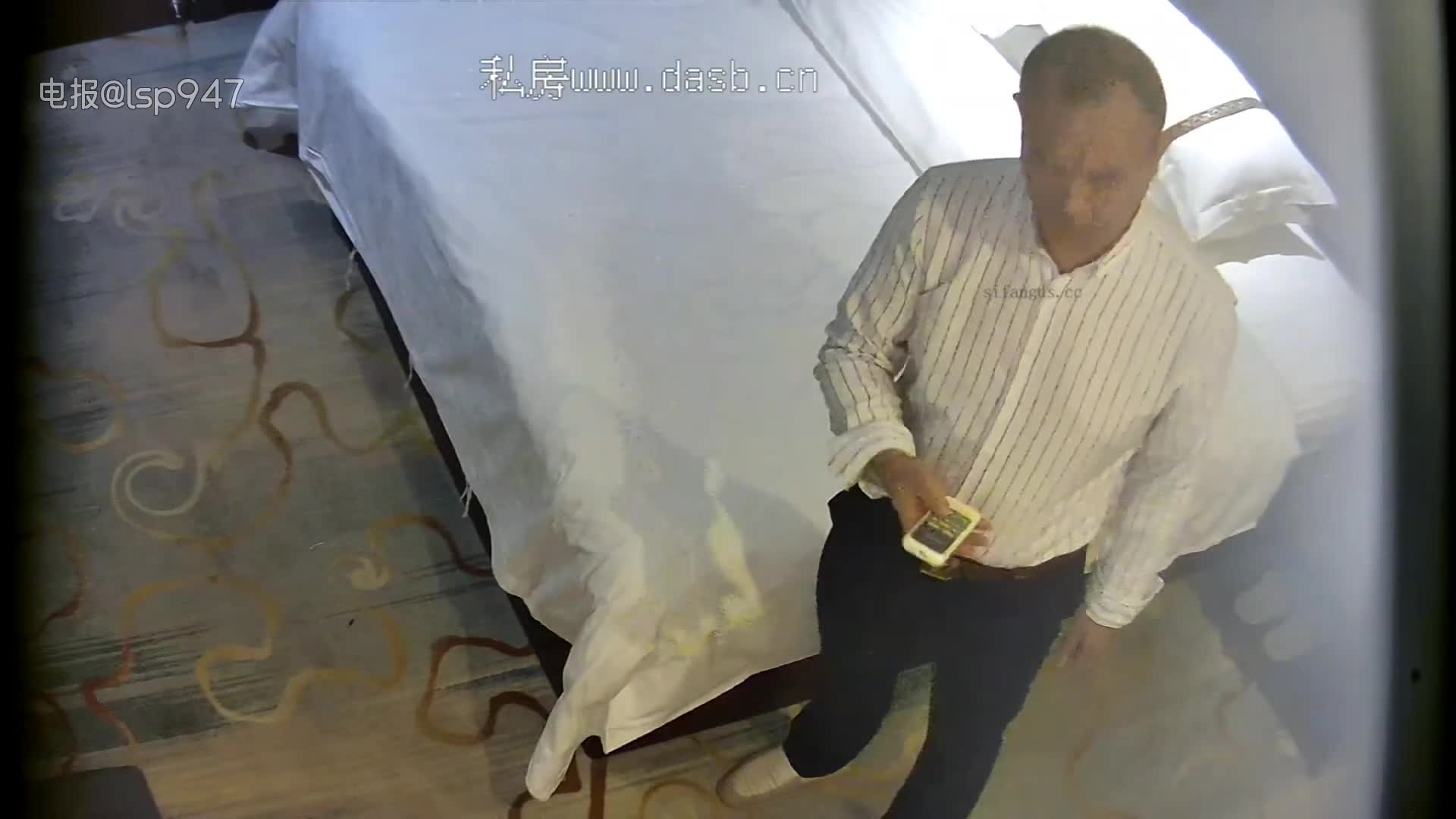 2024-10-1 新流出针孔摄像头酒店偷拍 国庆节放假秃顶老板带年轻秘书进被窝深度探讨性生活