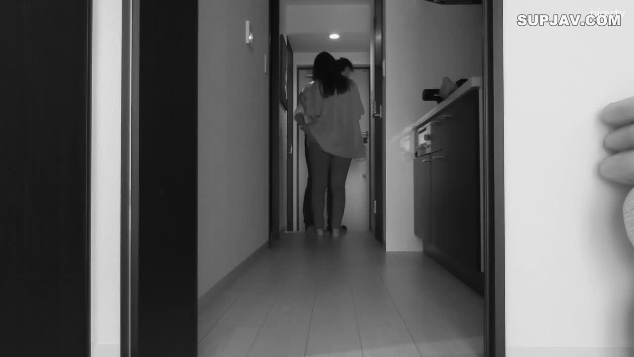 番号:FC2-PPV-4357519    发行日期: 2024-03-27标题：【单人拍摄-开门就帮操！】_超美！ - 50多岁的巨乳人妻_ 戴绿帽子的人妻，非常喜欢鸡巴，无论她在哪里都会立即射