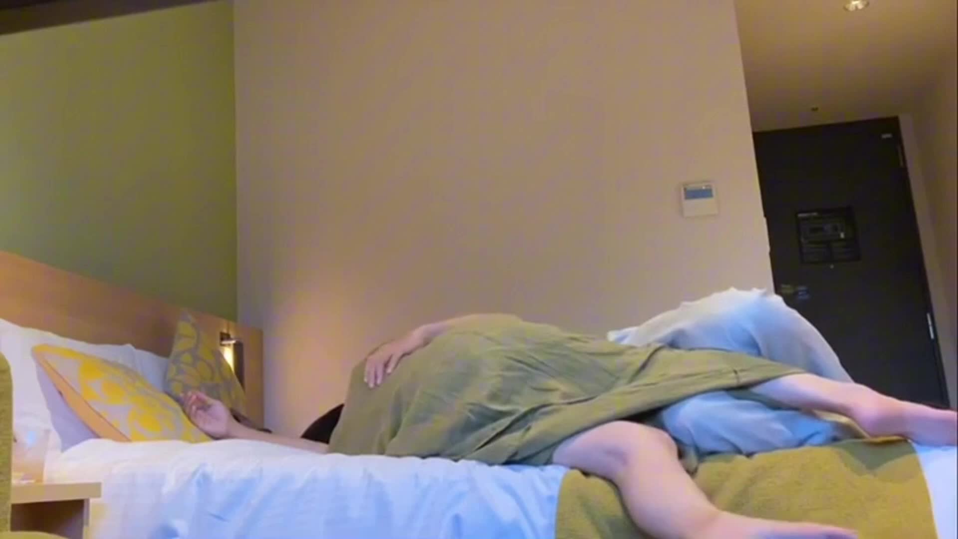 漂亮气质熟女人妻酒店偷情私会猥琐大叔啪啪打炮 主动上位骑乘表情很享受 无套內射中出