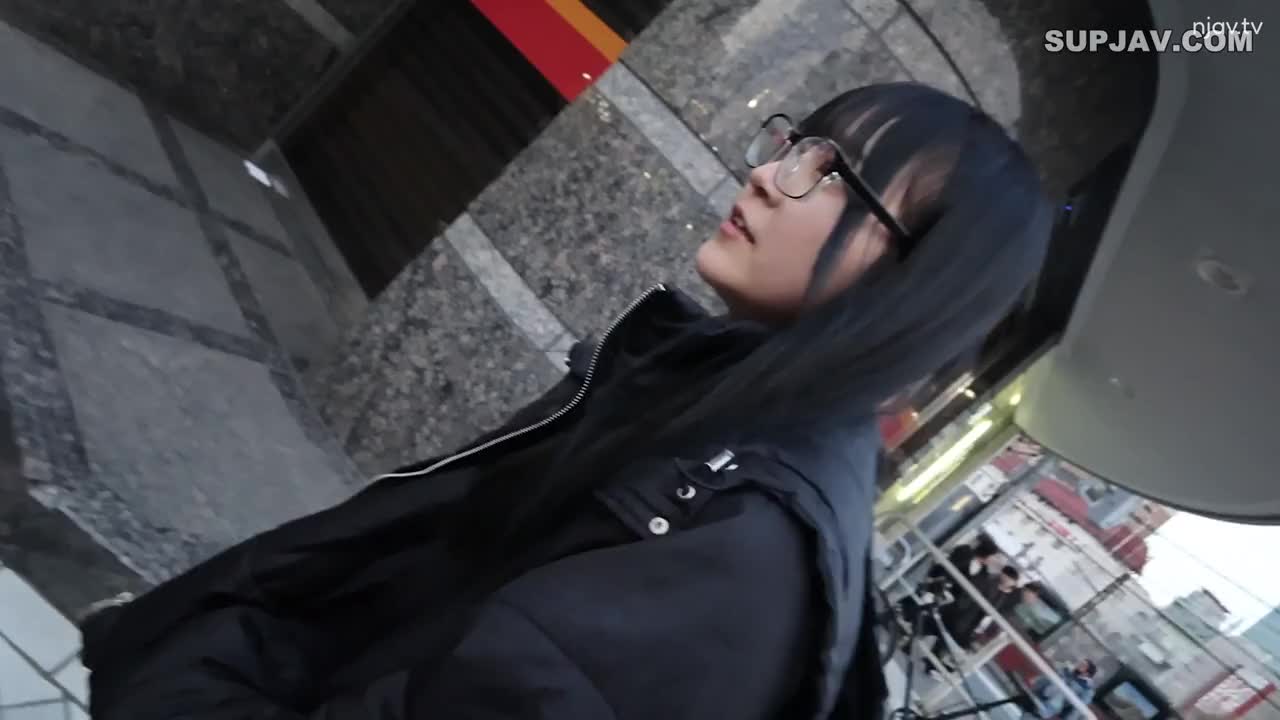 番号:FC2-PPV-4353553    发行日期: 2024-03-31标题：[丑眼镜]值得永远保留。 - ——她的样子和我看到的一模一样。 - - 请随意判断。 - - *未经审查的原始中出+口中射精。