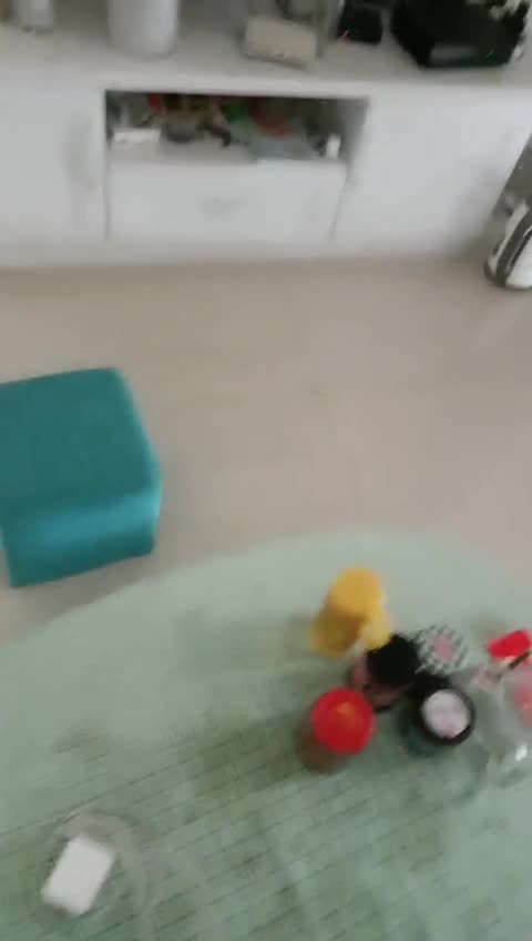 《小夥每天操兩邊家裡的保姆阿姨》加入頻道會員觀看完整視頻此視頻完整版108分鐘已在白銀VIP群更新加VIP私信 @XiaoYiMa