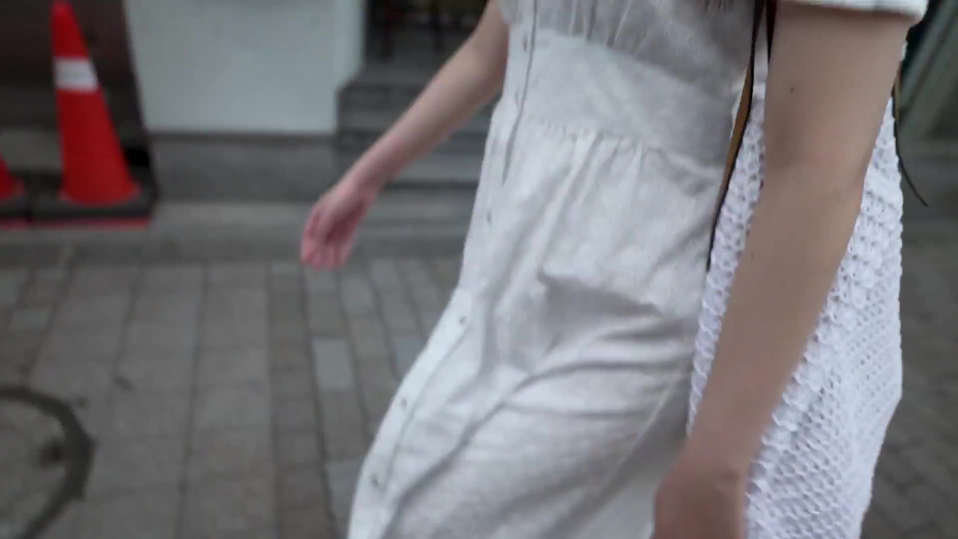 #fc2 #无码 #少妇FC2-PPV-3006635，繁华商业街搭讪肉感少妇，相谈甚欢，到酒店深入了解一下。赤裸相拥，啪啪声和娇喘声此起彼伏