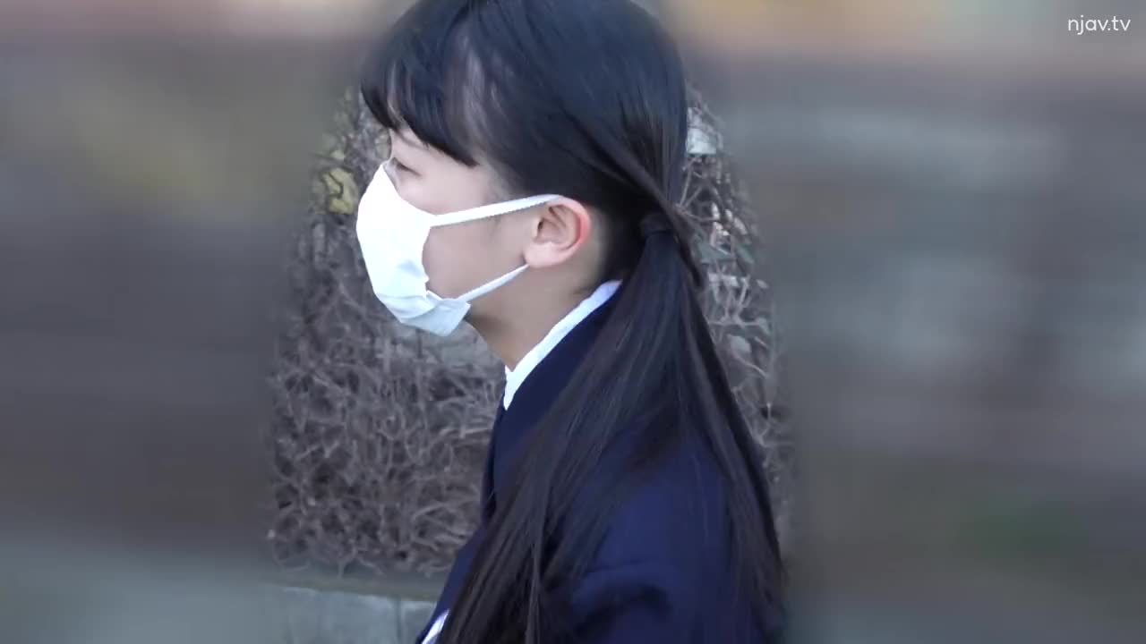 番号:FC2-PPV-4327193    发行日期: 2024-03-04标题：第一次拍摄照片和露脸！ - -！ - - 限时3天！ - -！ - - 呃！ - - ？ - - 你今年多大？ - - ？ - - 就像可爱女人的内裤，爱汁溢出，让她的理性崩溃……她感受到了世间的不道德感，准备犯罪，射在里面！