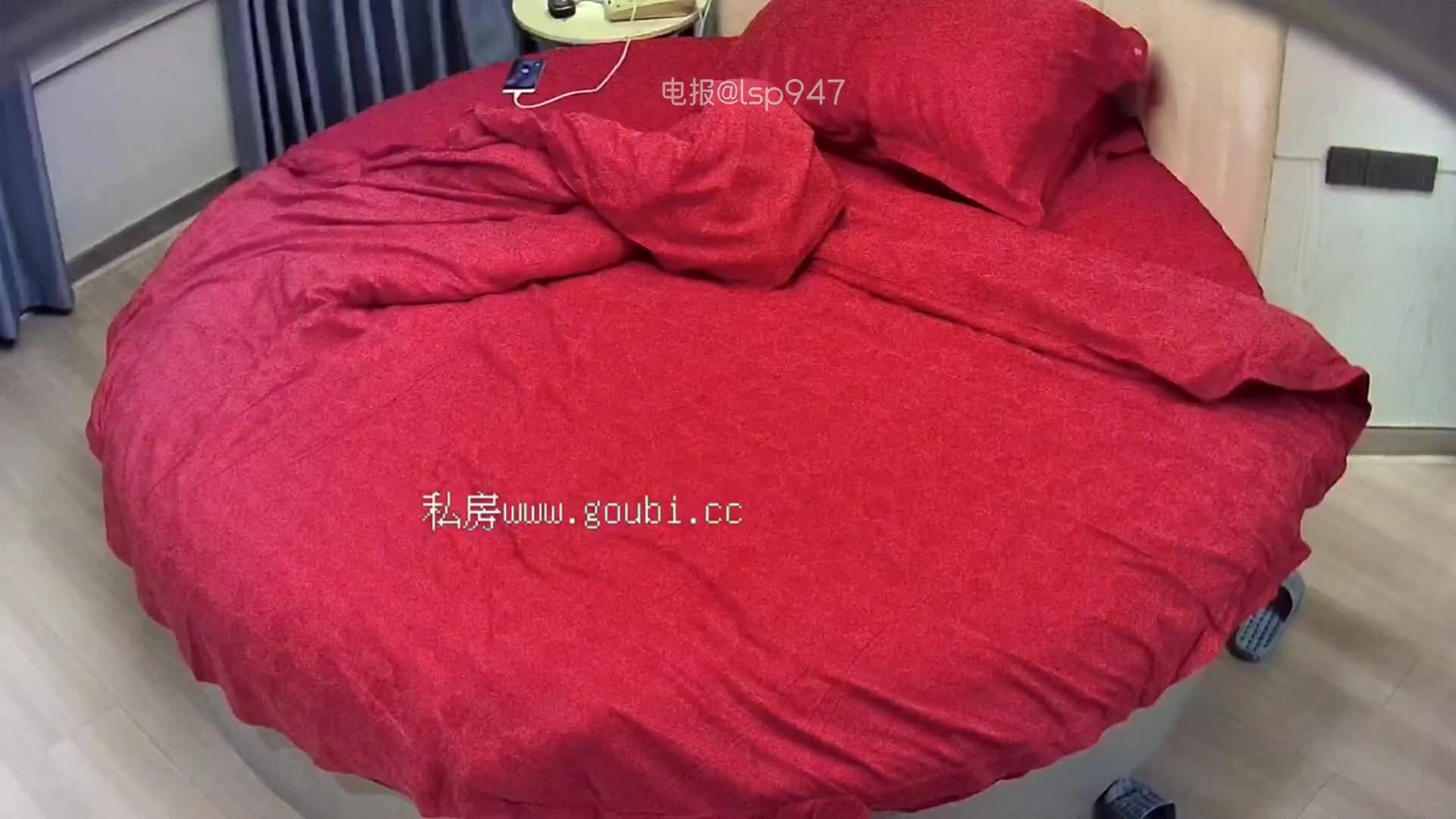 2024-10-31 最新针孔摄像头安防酒店偷拍 极品小白袜马面裙学生妹和男友激情做爱，这么饥渴年轻就是好！
 更多酒店偷拍回放大佬录播群已更 点我看更多最新完整版