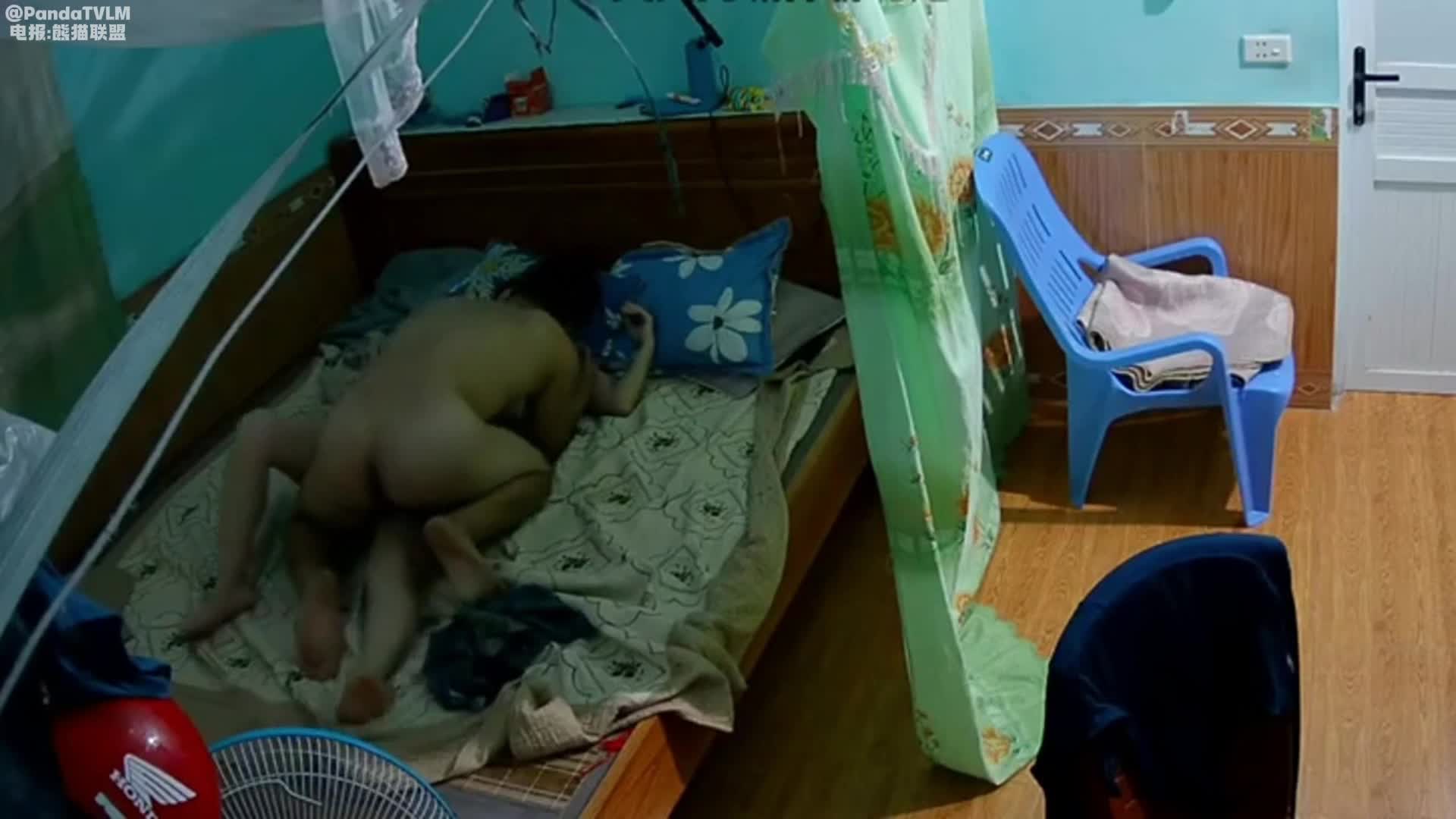 大奶熟女人妻大白天居家偷情私会帅气小伙啪啪打炮主动吃鸡巴骑乘