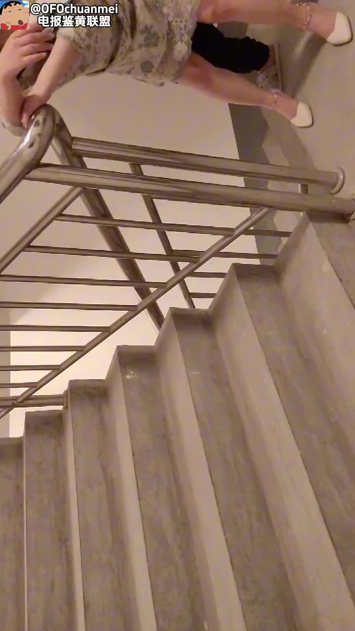 福州一中学初中女老师，在家中和光头教导主任偷情 小身材，眼镜婊#女老师 #少妇 #偷情