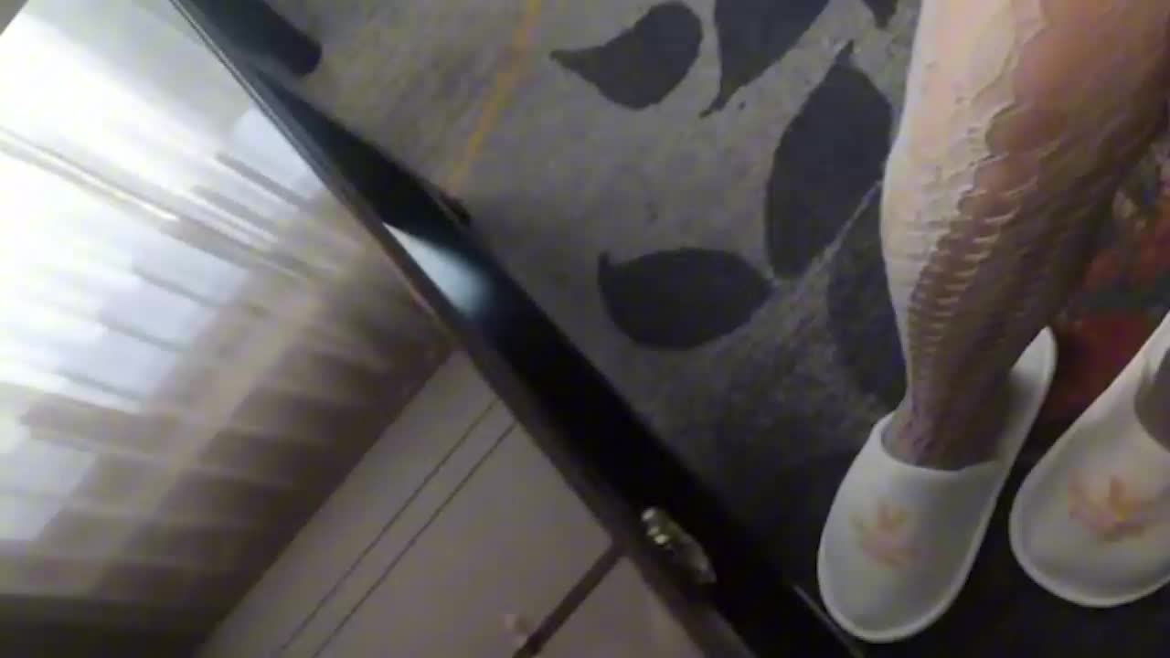 哥哥在楼上睡觉， 和嫂子在楼下翻云覆雨，无套内射！