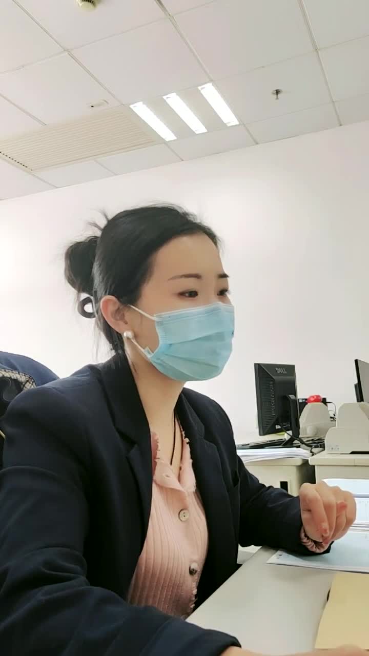 办公室发骚露奶塞跳蛋，厕所跳蛋自慰，大黑牛特写自慰喷水