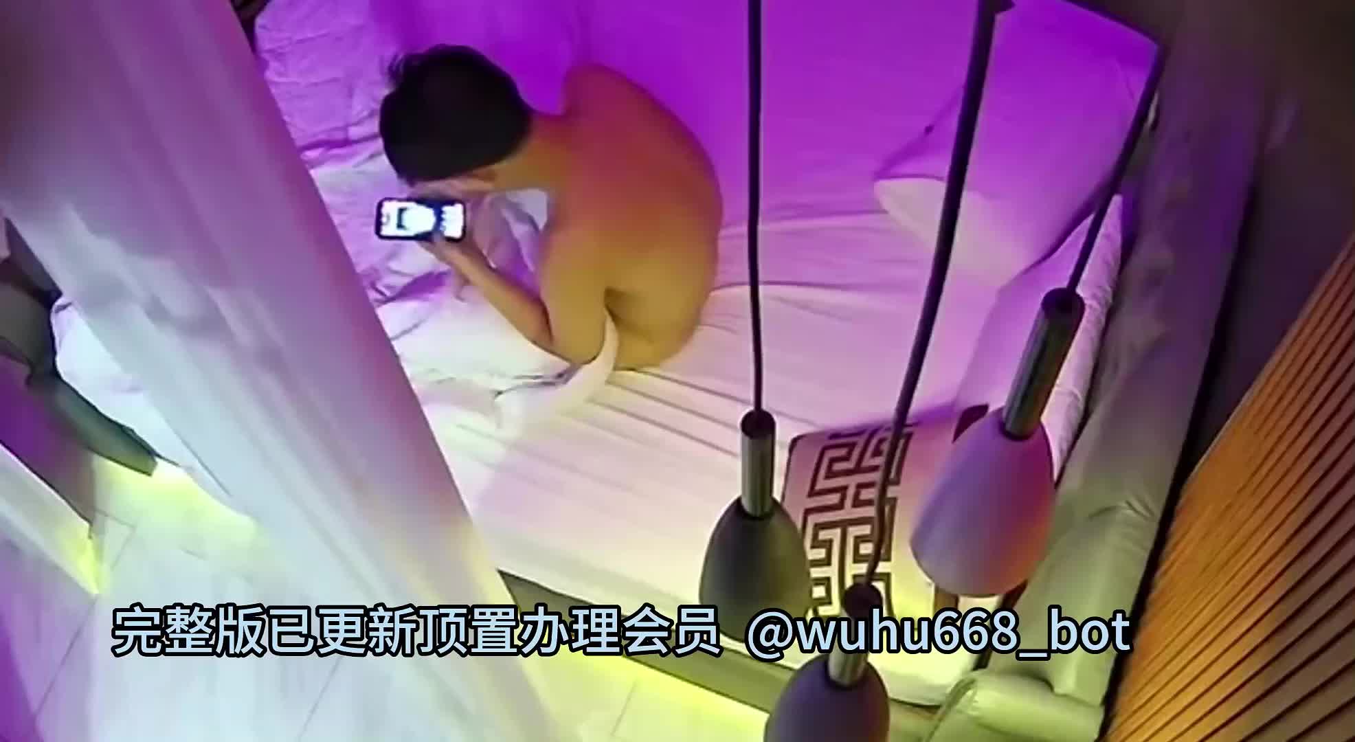 国产偷拍 会员学生母狗预览
你能想象带着眼镜看着非常清纯的学妹在酒店多反差，天上的飞机飞最高，地下眼镜真的骚
戴着情趣眼罩让男友调教，男友一边扣逼女友一边扭动身体，反正手是不会闲着，一边抽插就一边抚摸着有弹性的酥胸。为了能记录下这反差母狗的一面，手机录像着肉棒在骚逼里抽插，女友也很配合的扭动身体发出淫荡呻吟，非常刺激这种变态玩法。干完欲求不满，要男友啪啪的打屁股。这种学生反差程度你能给几分。
️《完整版已更新顶置24小时自助办理会员》