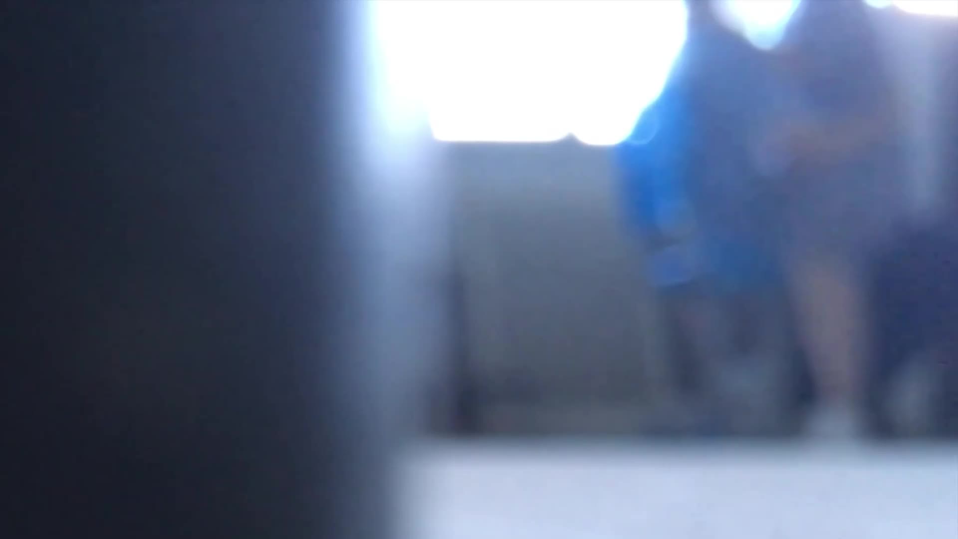 精品偷拍 福利学生系列
中国留学生为了刺激，在教室里做爱，女生有点害羞，男生为了刺激不停的用鸡吧隔着裤子顶他的逼，最终还是同意了做爱，最后差点被人发现。怪不得那么多人喜欢野战，要的就是这种刺激感