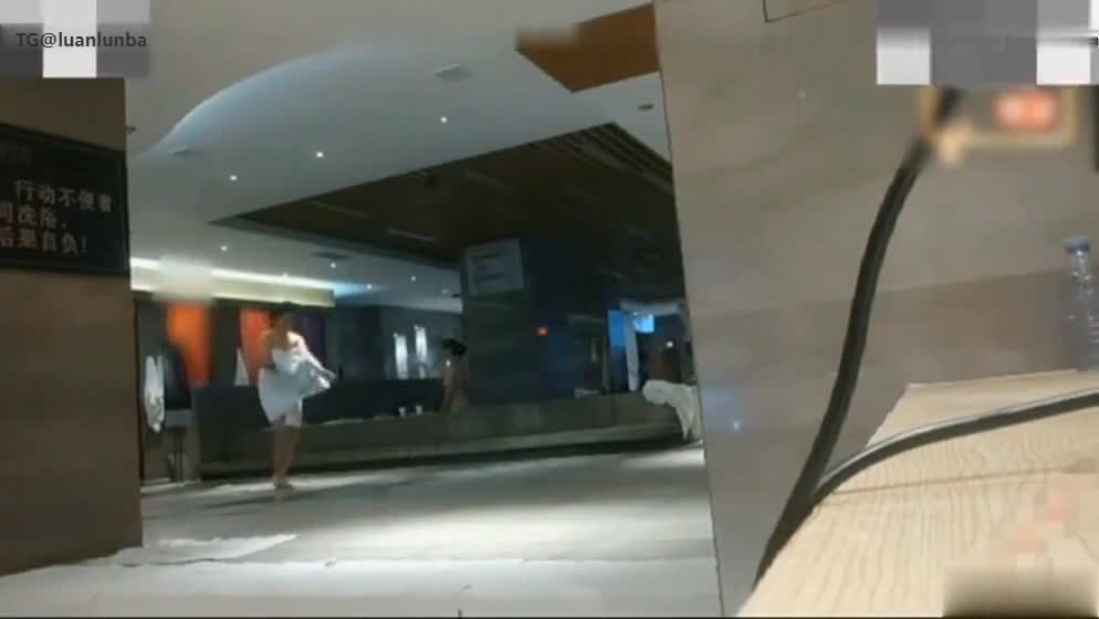 国内温泉会所潜入偷拍，胆大心细，拍摄角度刁钻