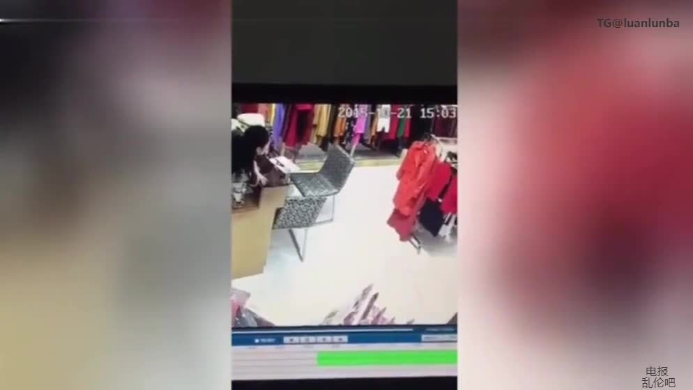 真实偷拍露脸合集，各种公共场所偷拍贵在真实