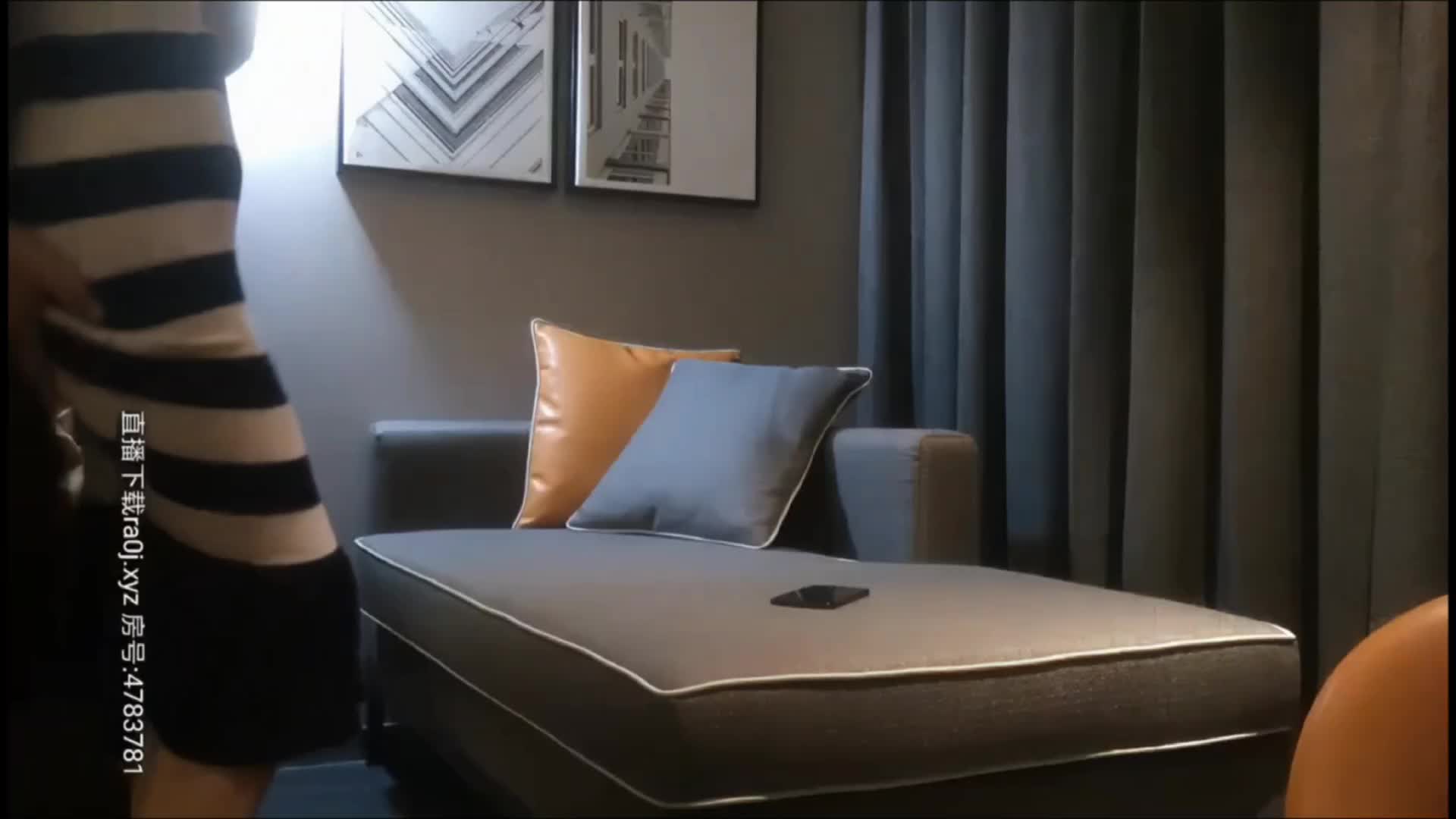 饥渴小少妇 贵阳大圈骚货少妇 擅长骑马舞 疯狂上下骑乘 啪啪声震耳欲聋