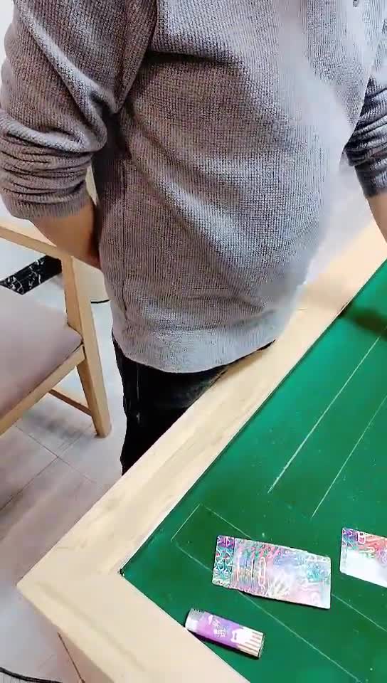 ri.bi-勾引舅妈 舅妈输牌又输人，在麻将桌旁强上舅妈，麻将桌上插入舅妈肥穴，一顿狂艹，艹得她哇哇大叫