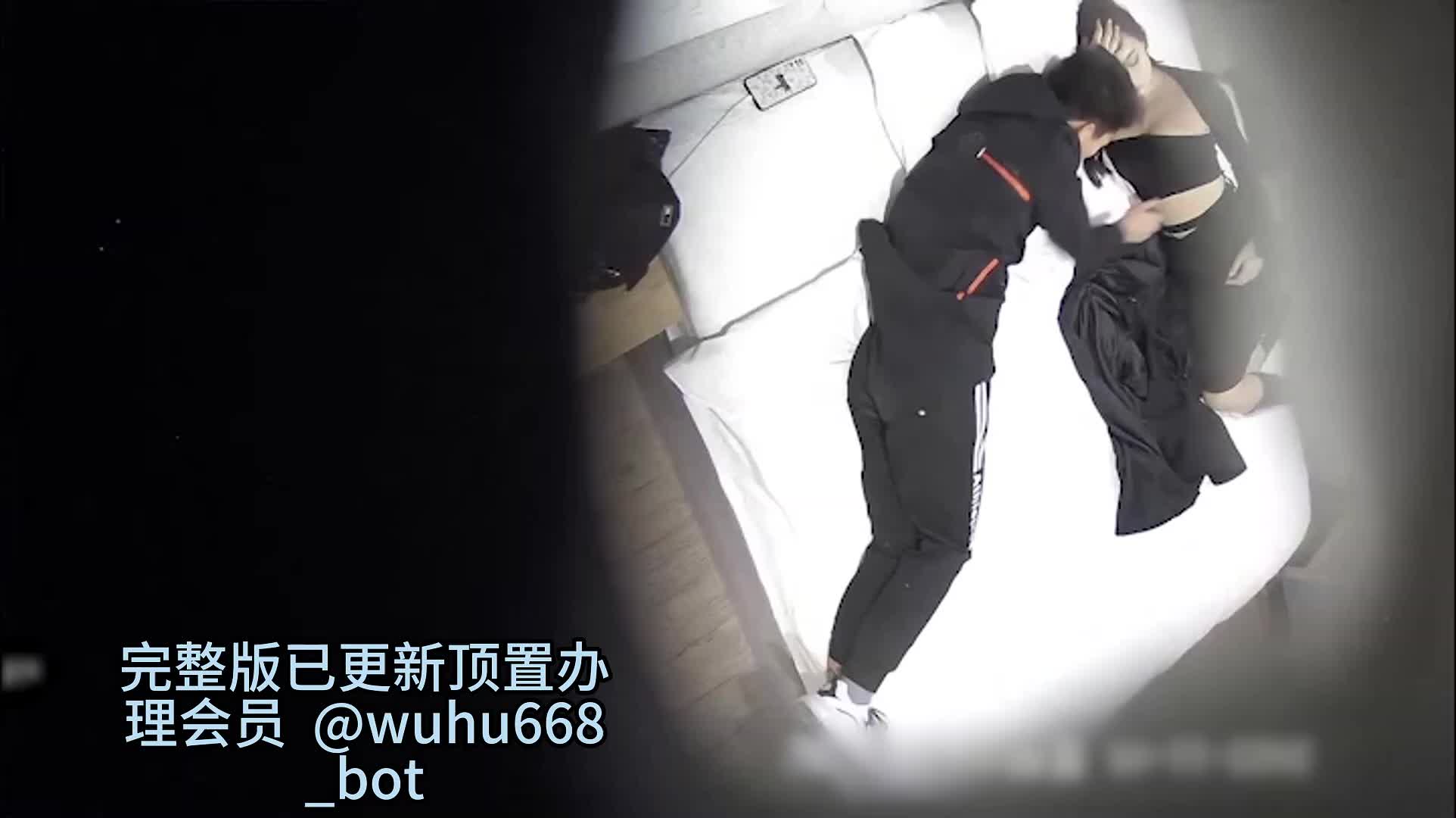 偷拍  会员精品偷拍vip预览
酒店盗摄精品巨乳女学生被体育生调教，女人不骚男人不爱，穿着性爱黑色长群被男友隔着衣服就摸胸，吸着原味巨乳，骚货不自觉的摸着自己胸，隔着衣服就猛操一遍，第二炮更骚，一边乘骑做着骚逼的表情，双手也不闲着，这操作绝对是最骚女主之一。太顶了这部资源。
️《完整版已更新顶置24小时自助办理会员》