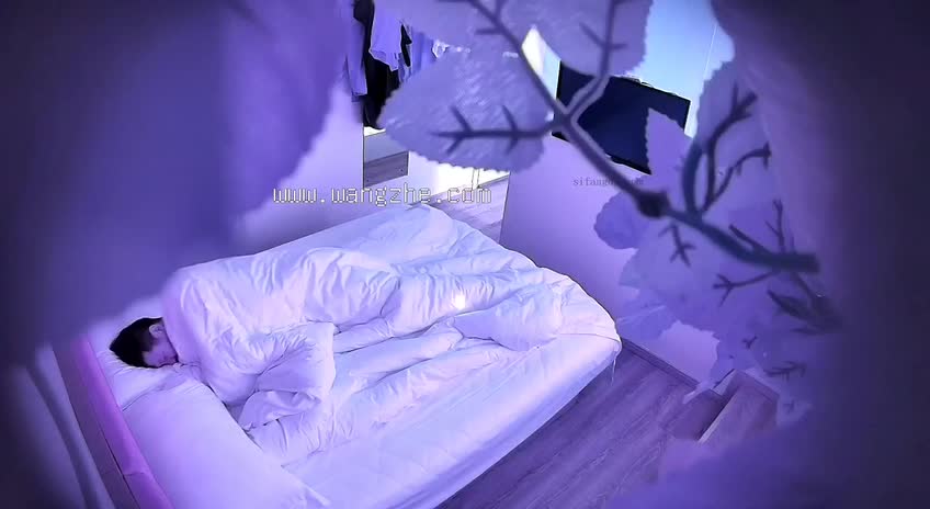 最新酒店偷拍视频
大学生情侣开房啪啪，这女生身材真的是太好了，看着让人春心荡漾，大大的奶子粉嫩的逼，干起来水声啪啪响配上娇娇的呻吟声堪称一绝。