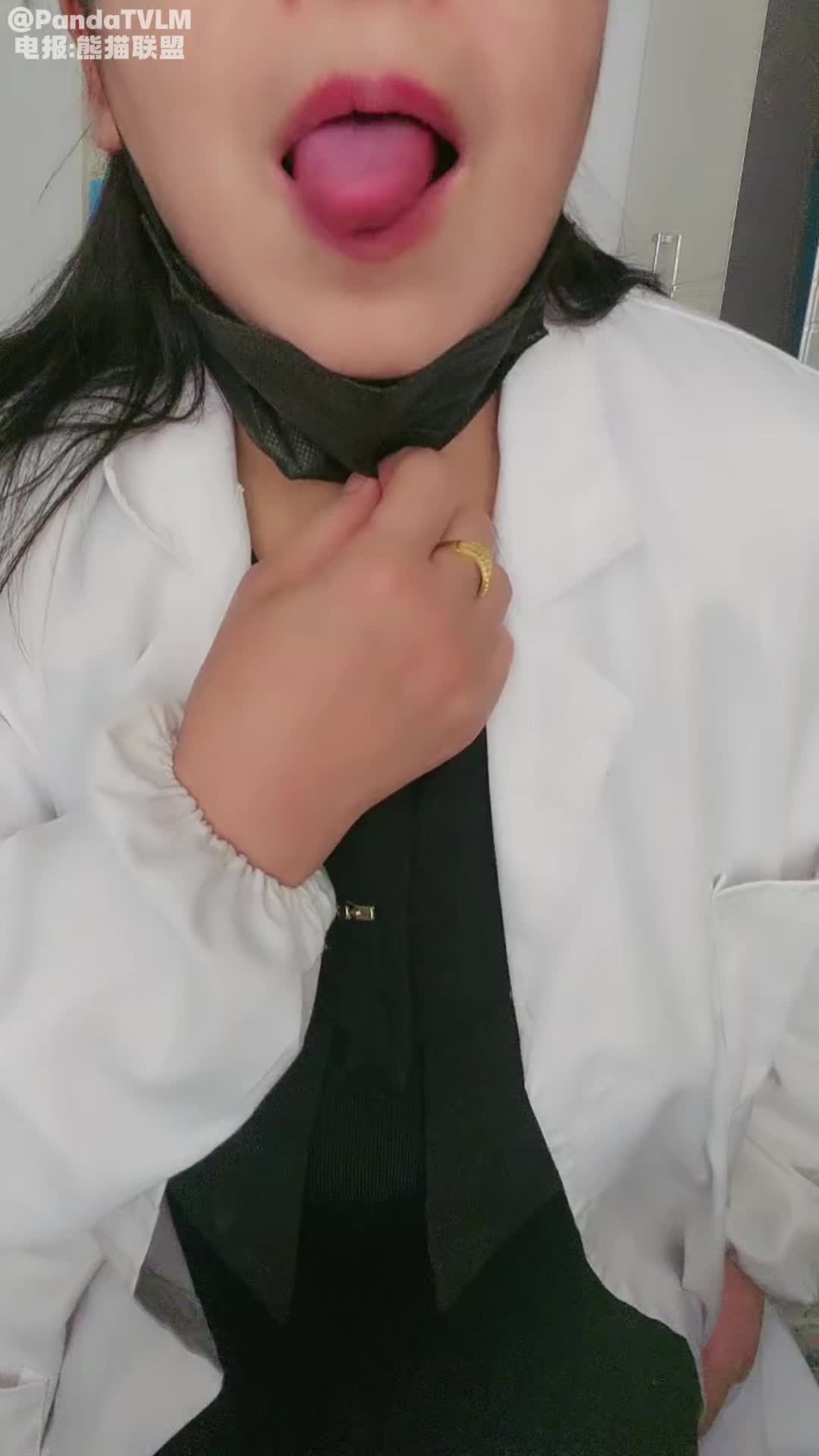 【男科女医生】巨乳熟妇奶子又大又白