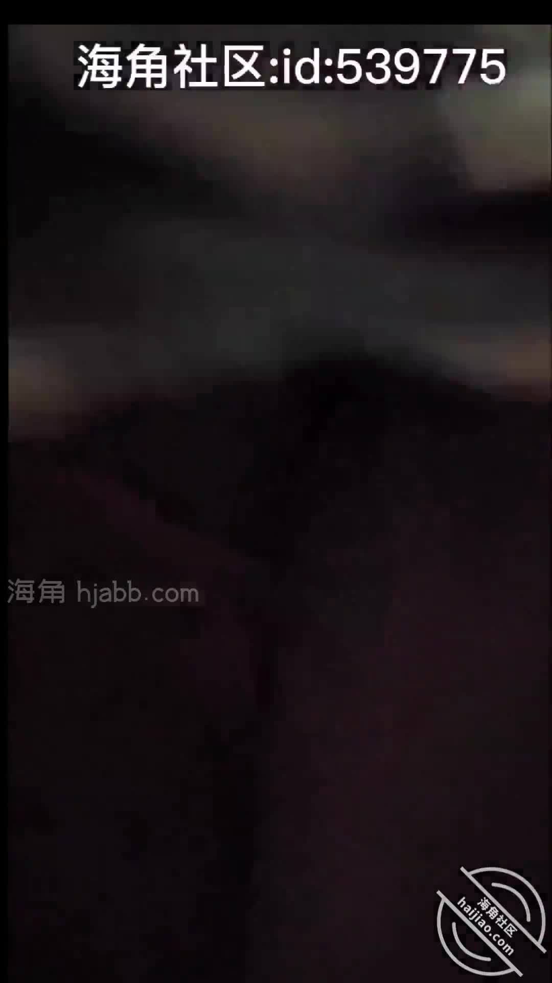 #和四婶表妹的弯弯绕绕 #海角乱伦社区 #兄妹乱伦 #学生 #强奸 #性感在托管班上，当着学生家长和老师的面，我提议四婶穿上迷人的汉服，仿佛时光倒流，又让她重温了这古老的华服之美。细腻的绣花、流畅的线条，勾勒出四婶身姿的婀娜多姿，吸引了在场所有人的目光。随着音乐的轻柔响起，四婶仿佛化身为古代仙子，舞动起如梦如幻的舞姿，令人陶醉其中。这一幕仿佛是穿越了时空，将古老的文化气息传递至今。参与其中的学生家长和老师也被她那沉醉的舞姿所感染，纷纷赞叹不已，掌声连连，场面热烈而喜悦。婉转的音乐伴随着四婶的起伏舞姿，如同