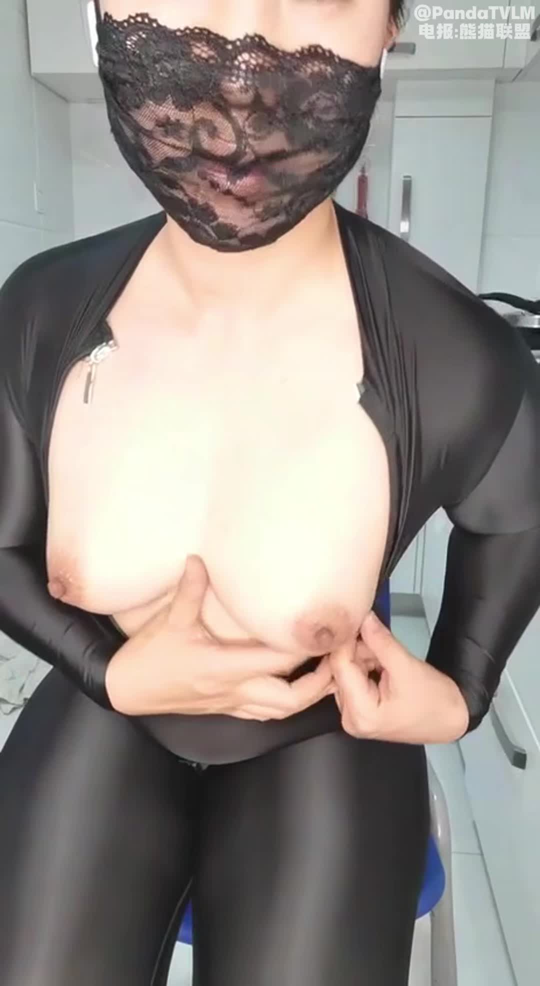 #桃子冰妈妈熟女桃子剧情模拟好想舔你的鸡巴啊