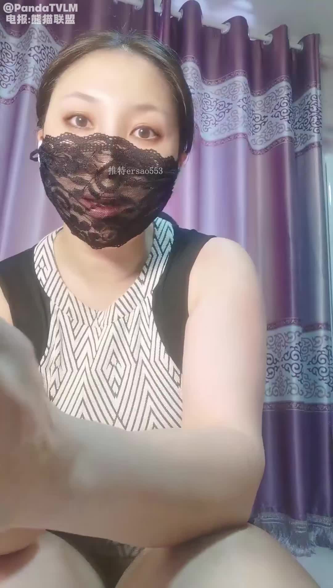 #桃子冰妈妈剧情老公不行出轨小伙单人自慰