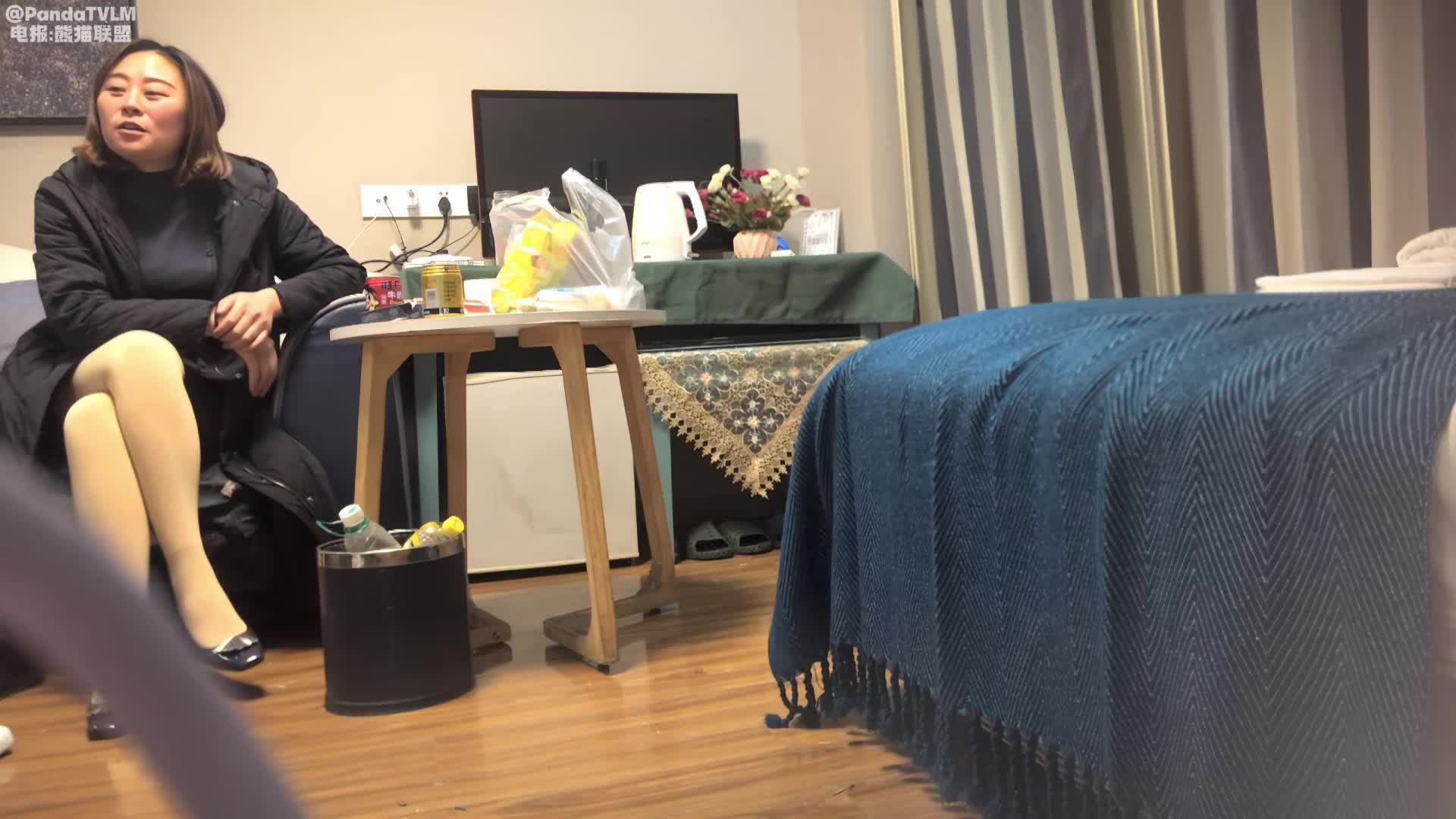 #熟女探花今夜母子乱伦局，风情万种美熟女，相谈甚欢激情交合，超清设备偷拍，插骚穴给特写超给力