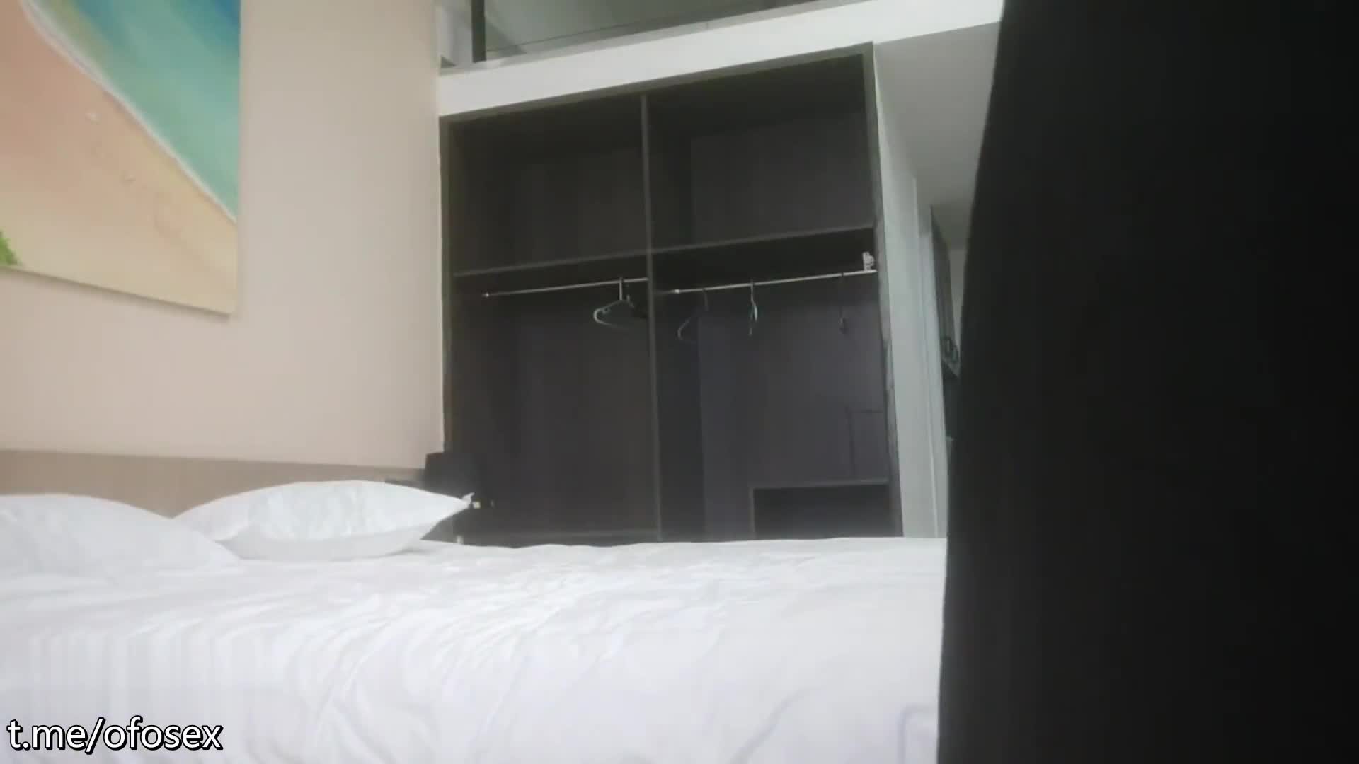 【#老王探花】探花大神老王约酒店约炮 19岁青春美少女肤白貌美听话近距离吃吊各姿势展现抽插