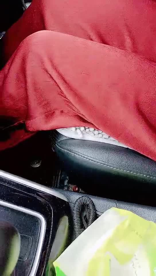 ri.bi-【剧情演绎】骚妇与炮友超爽车震 无套艹逼，超凶超猛，一顿狂艹，简直爽歪歪！