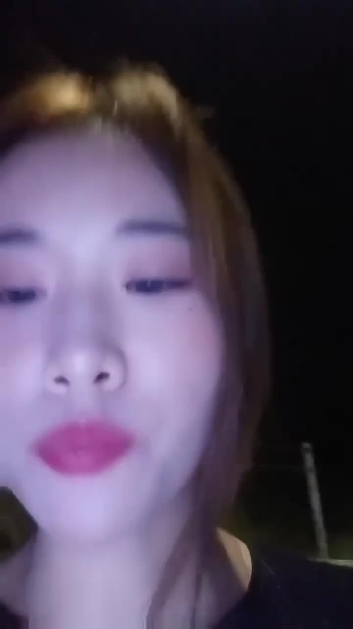 ri.bi-黑丝小少妇 我逼逼都流水了操起来很爽的 你别射逼好痒 身材苗条勾网约司机在路旁车震 操的逼逼很舒服