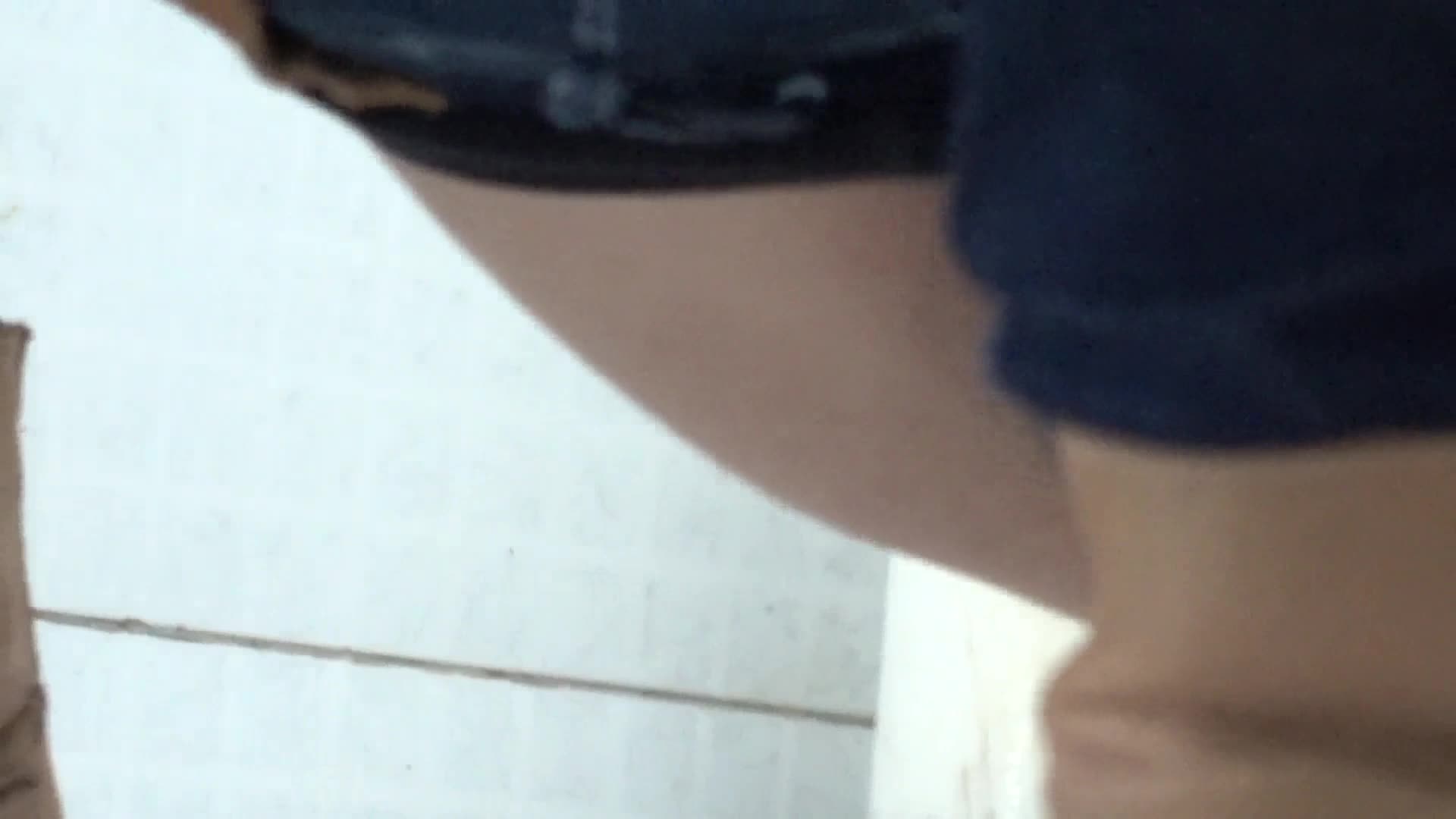 ri.bi-大神潜入办公楼女厕全景偷拍 几位年轻少妇的极品鲍鱼